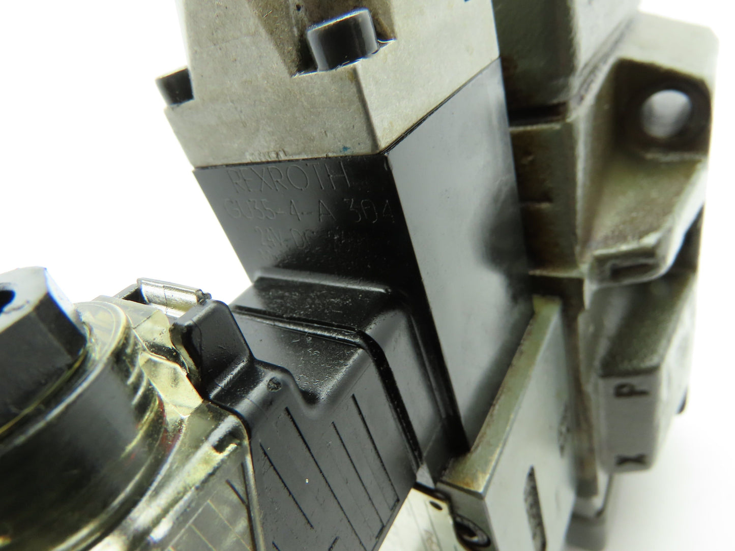 Rexroth 4WEH16E60/6AG24N9ETK4 Hydraulic Directional Dual Solenoid Spool Valve