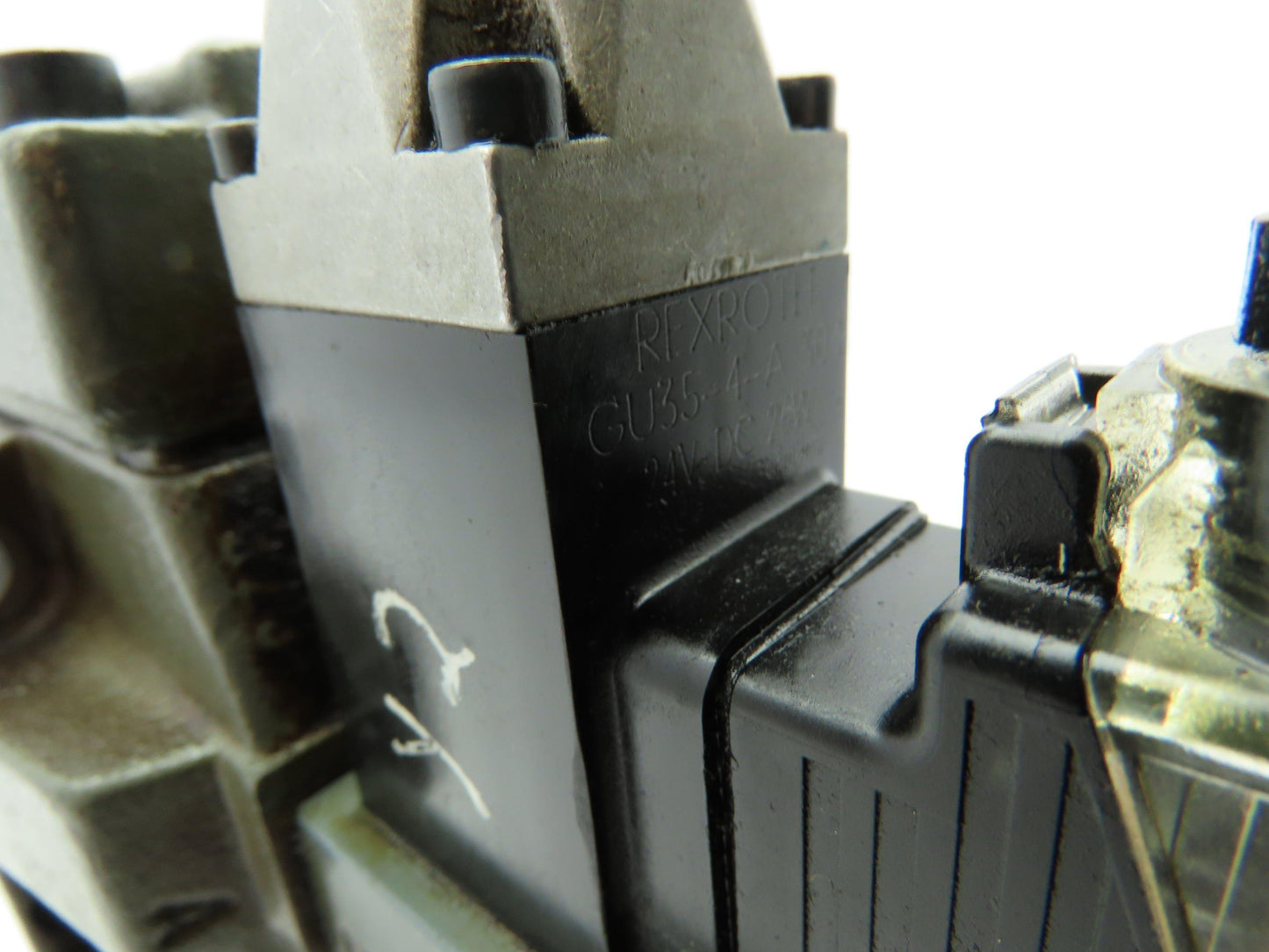 Rexroth 4WEH16E60/6AG24N9ETK4 Hydraulic Directional Dual Solenoid Spool Valve