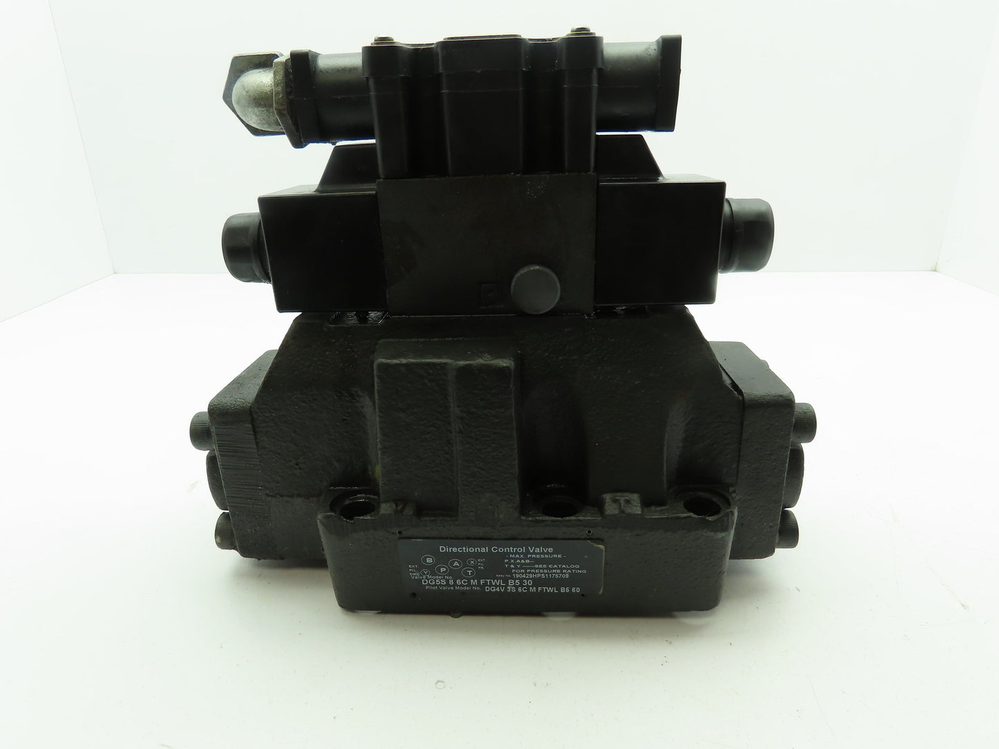 Parker DG5S 8 6C M FTWL B5 30 Hydraulic Directional Control Solenoid Valve 120V