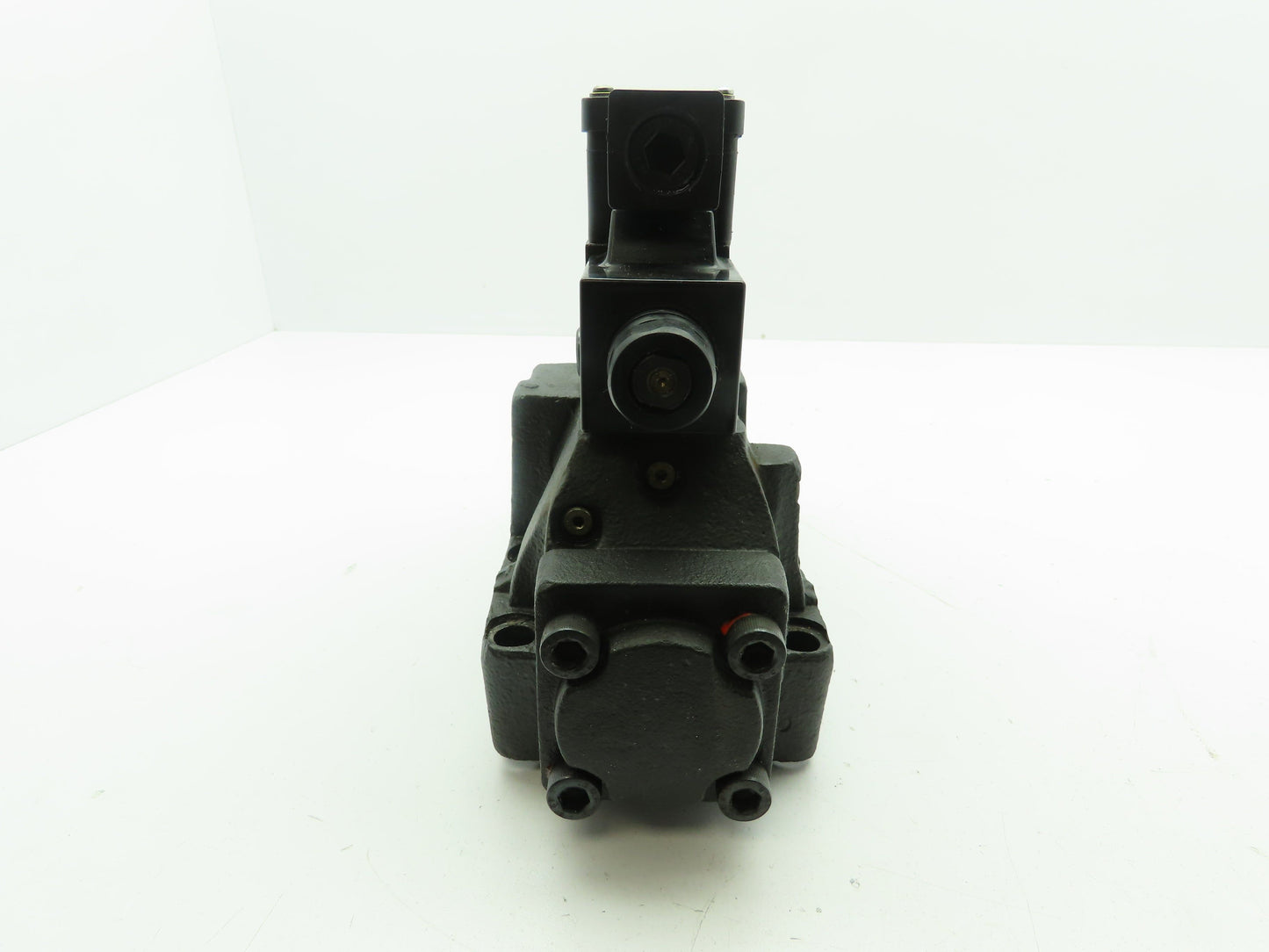 Parker DG5S 8 6C M FTWL B5 30 Hydraulic Directional Control Solenoid Valve 120V