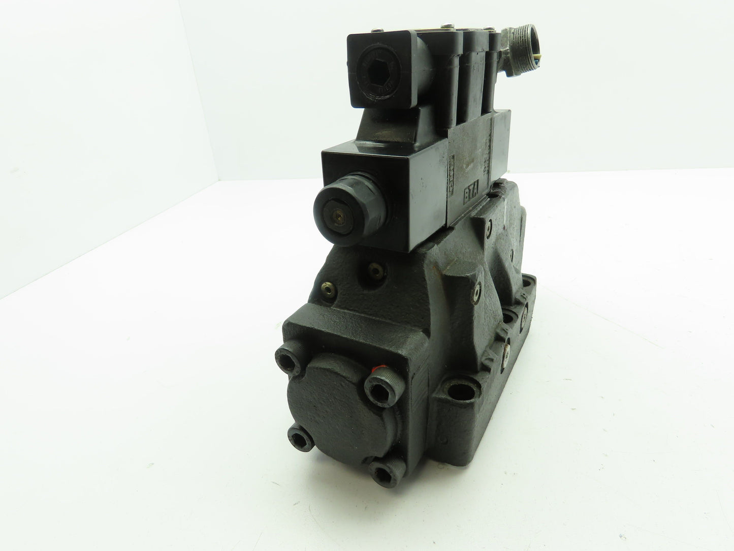 Parker DG5S 8 6C M FTWL B5 30 Hydraulic Directional Control Solenoid Valve 120V