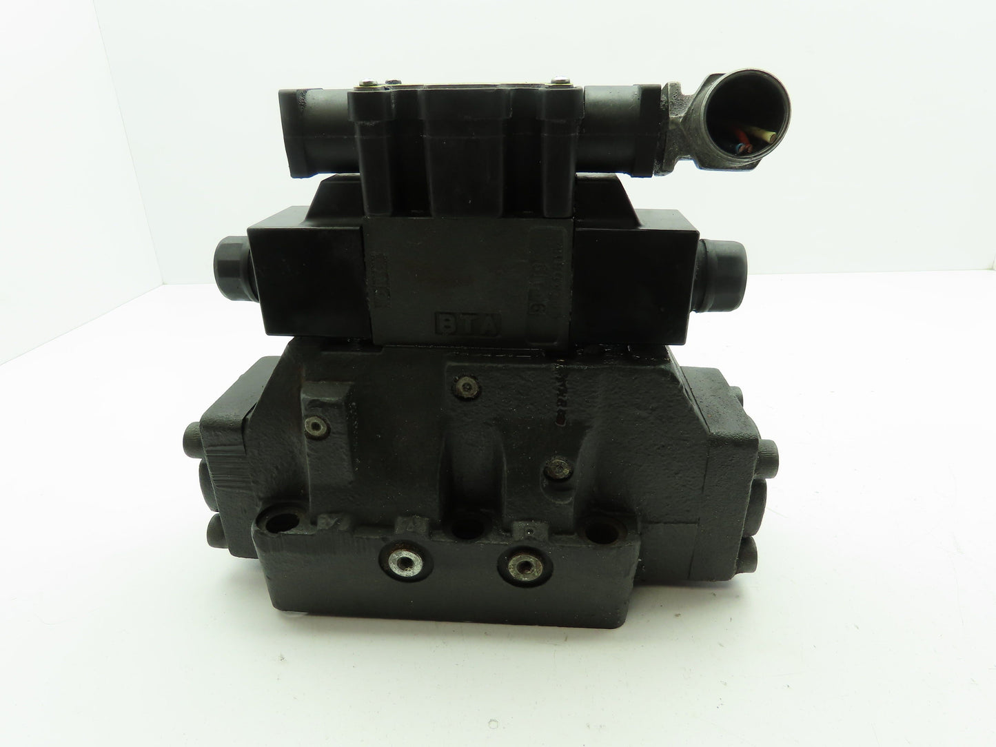 Parker DG5S 8 6C M FTWL B5 30 Hydraulic Directional Control Solenoid Valve 120V