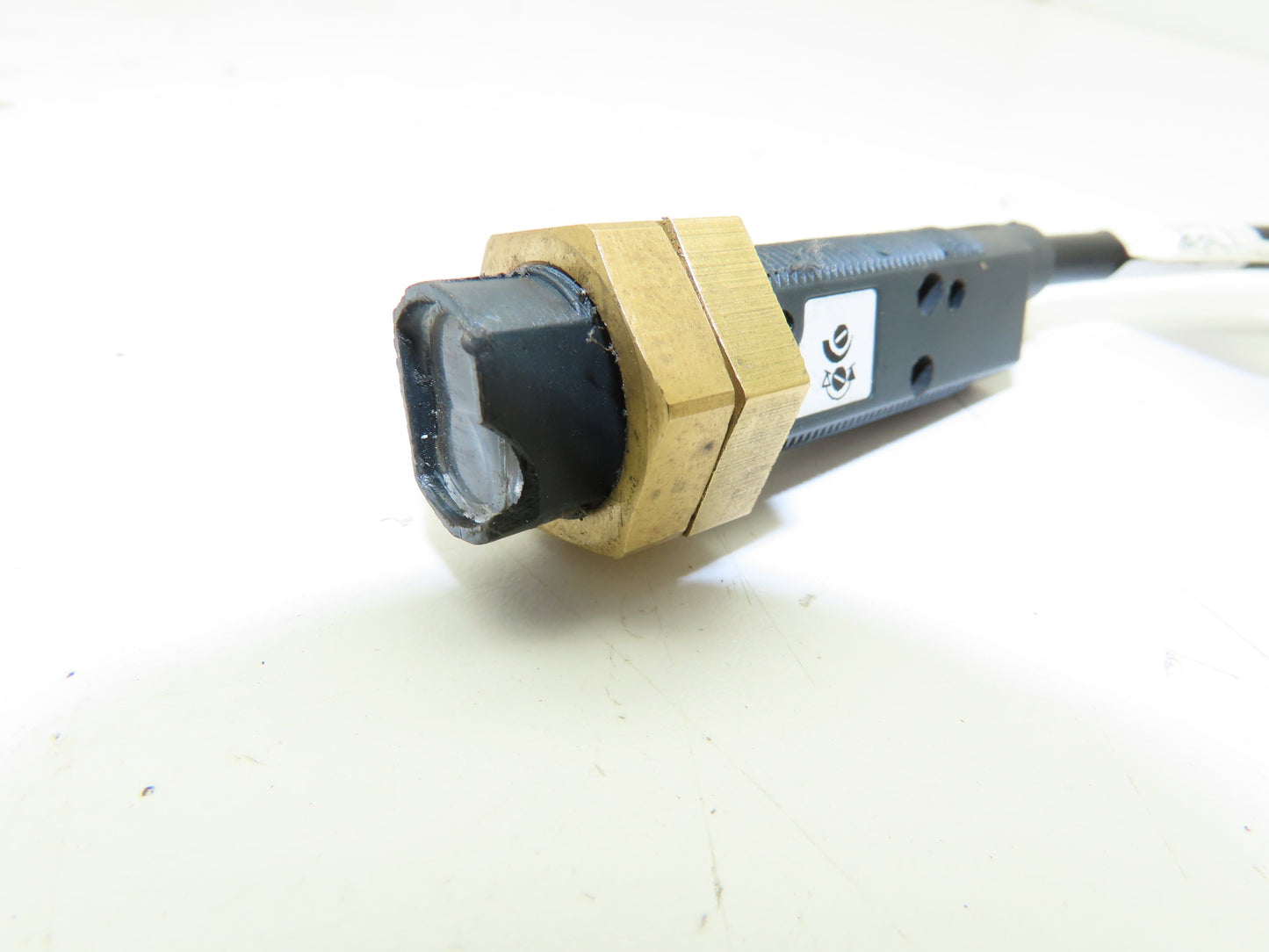 Eaton 13103AQD07 Photoelectric Diffuse Sensor Ser A5  9"Perfect Prox 10-30VDC 1W