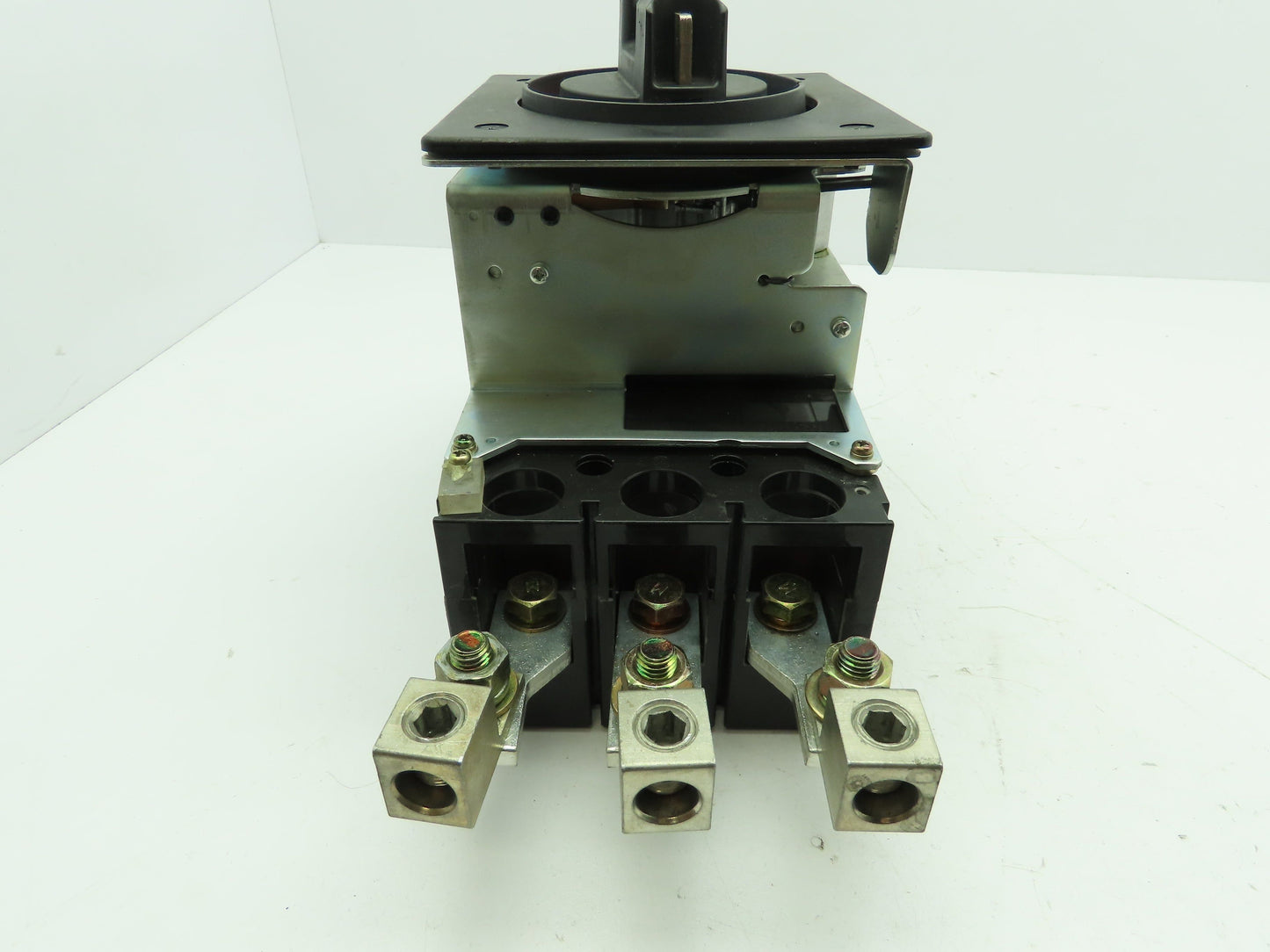 Mitsubishi Electric NF 400CS Breaker 600V 300A 3 Pole W/Lock Mechanism No Fuse