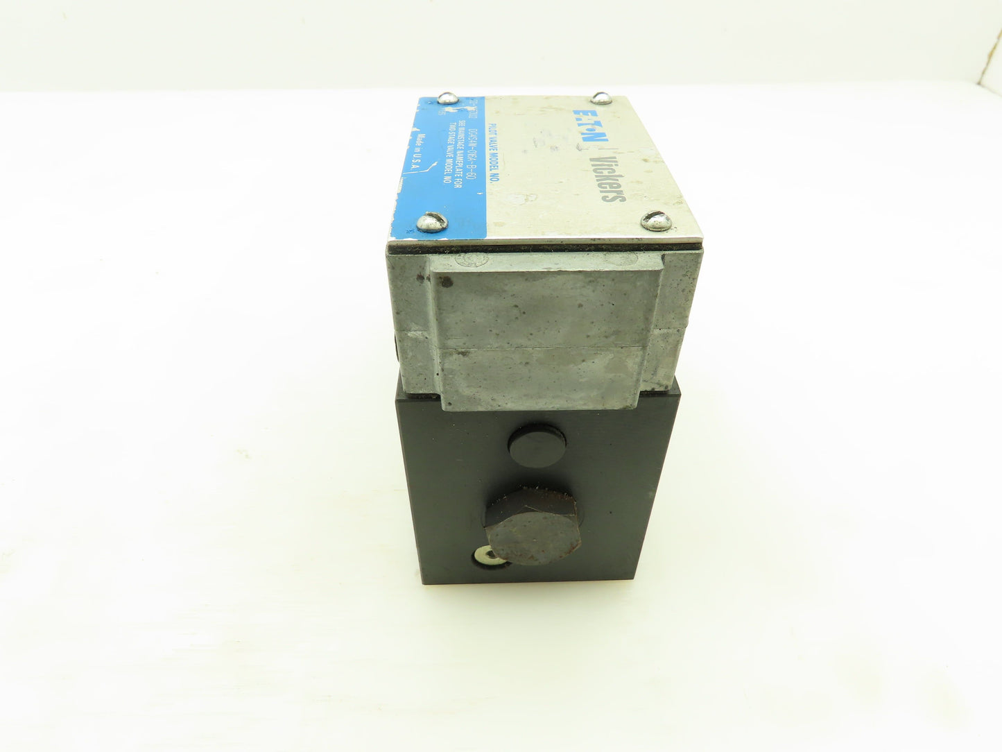Vickers DG4S4W-016A-B-60 Hydraulic Directional Solenoid Pilot Valve 120V