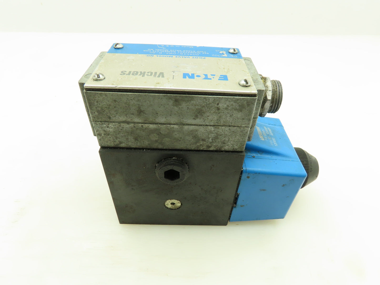 Vickers DG4S4W-016A-B-60 Hydraulic Directional Solenoid Pilot Valve 120V