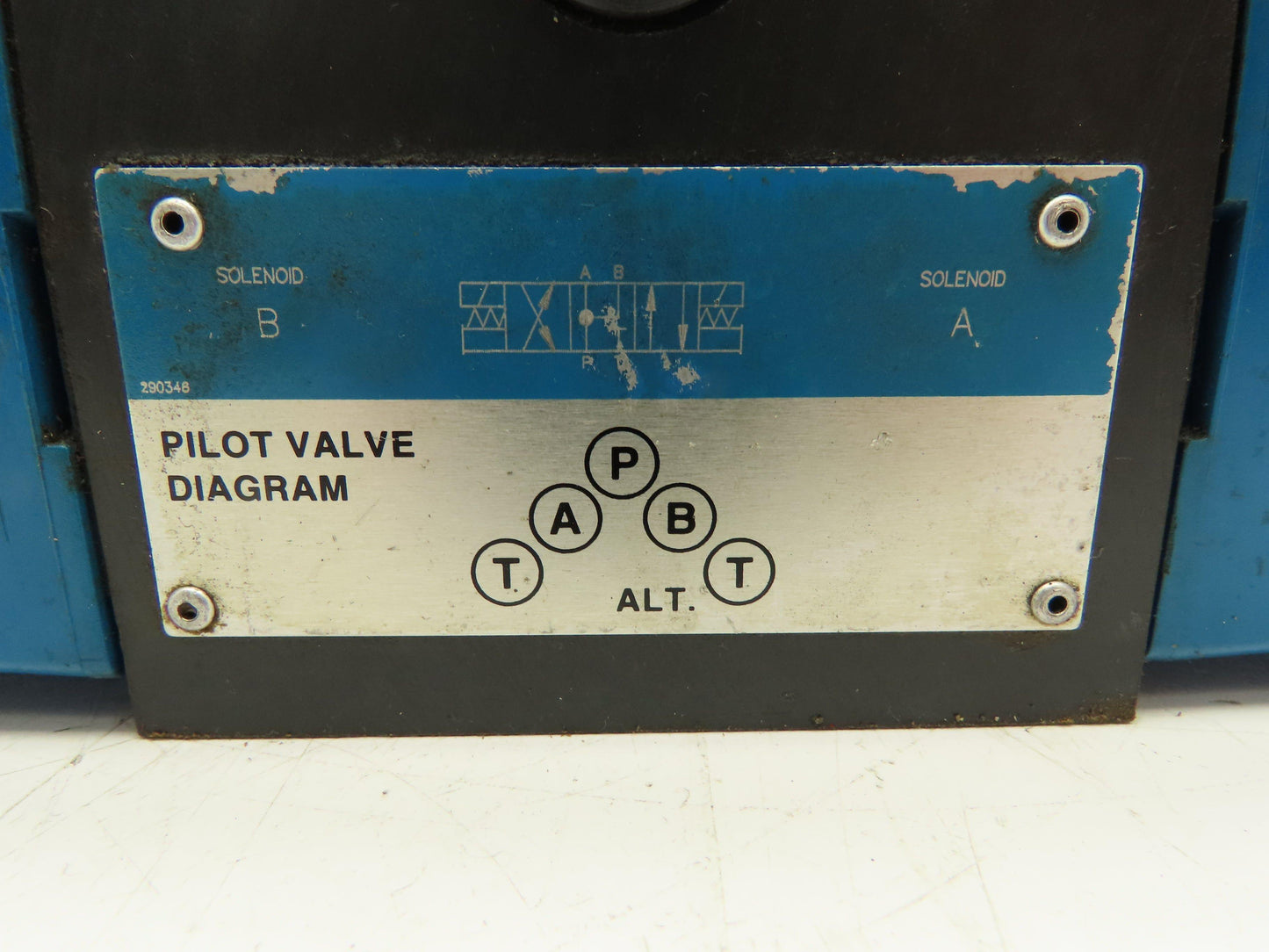 Vickers DG4S4-017C-U-H-60 Hydraulic Directional Control Solenoid Valve 24VDC
