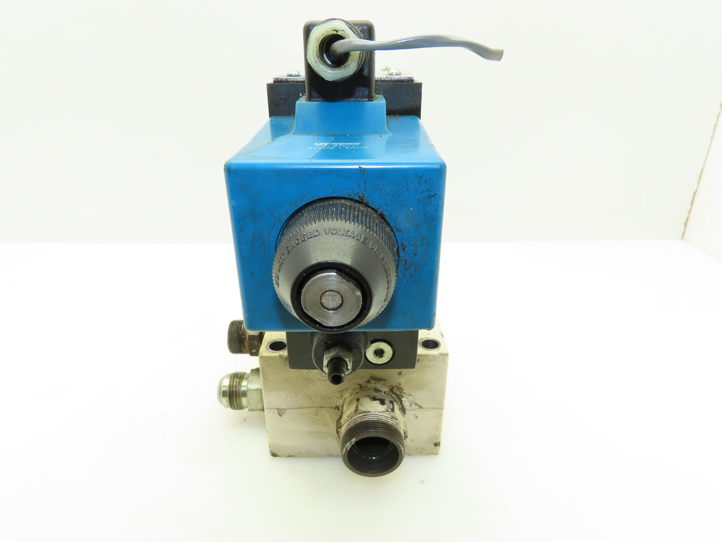 Vickers DG4S4-012A-U-H-60 Hydraulic Directional  Solenoid Relief Valve Stack