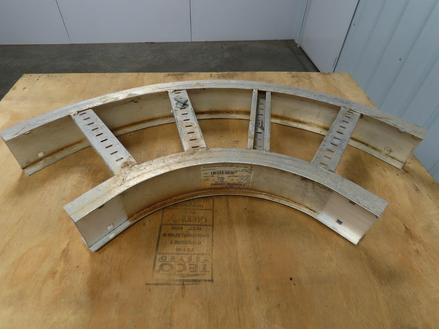 Thomas & Betts ALF-4-12-L-HB90-12 90° Cable Tray