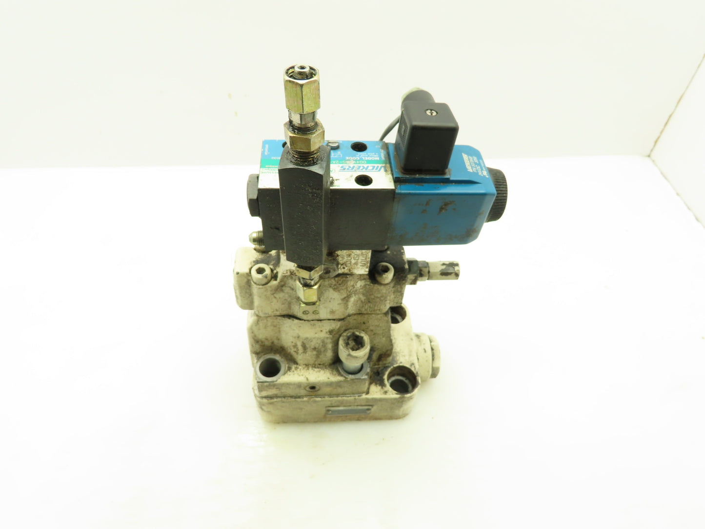 Yuken SD901-5-1002 Hydraulic Directional Control Solenoid Relief Valve Stack