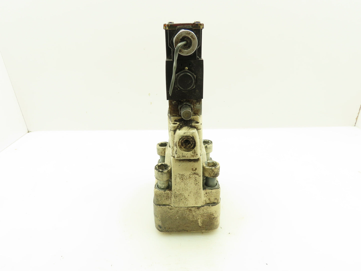 Yuken SD901-5-1002 Hydraulic Directional Control Solenoid Relief Valve Stack