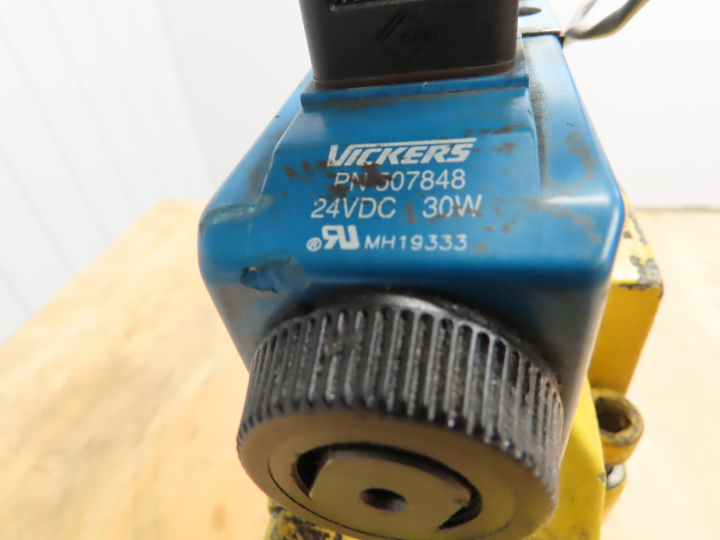 Tokimec DG5V-H8 Directional Hydraulic Flow Control Solenoid Relief Valve Stack