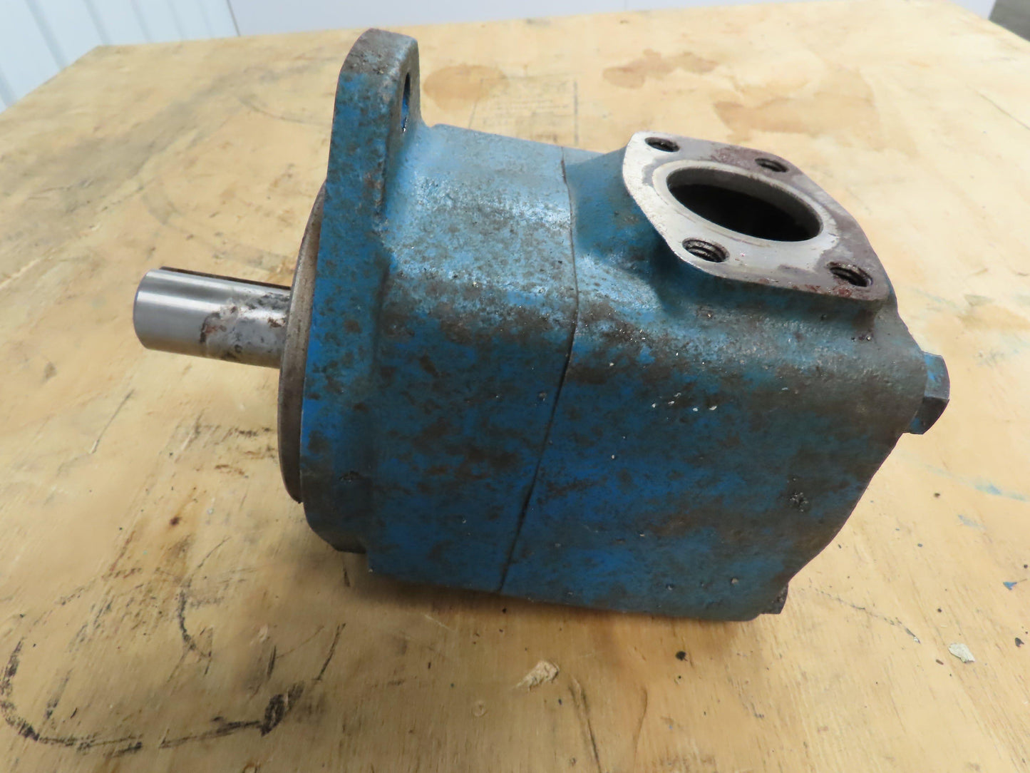 35V 25A 1D 22R Single Vane Hydraulic Pump 2" SAE-32 Inlet 25 GPM Series V