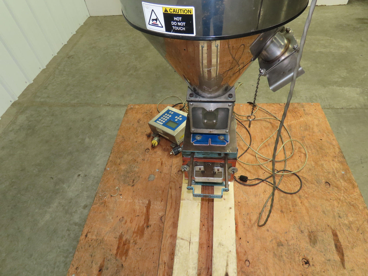 Una-Dyn TSC-100 Solid Cone Hopper, Insulated, Stainless W/Autoload OS-10 Feeder