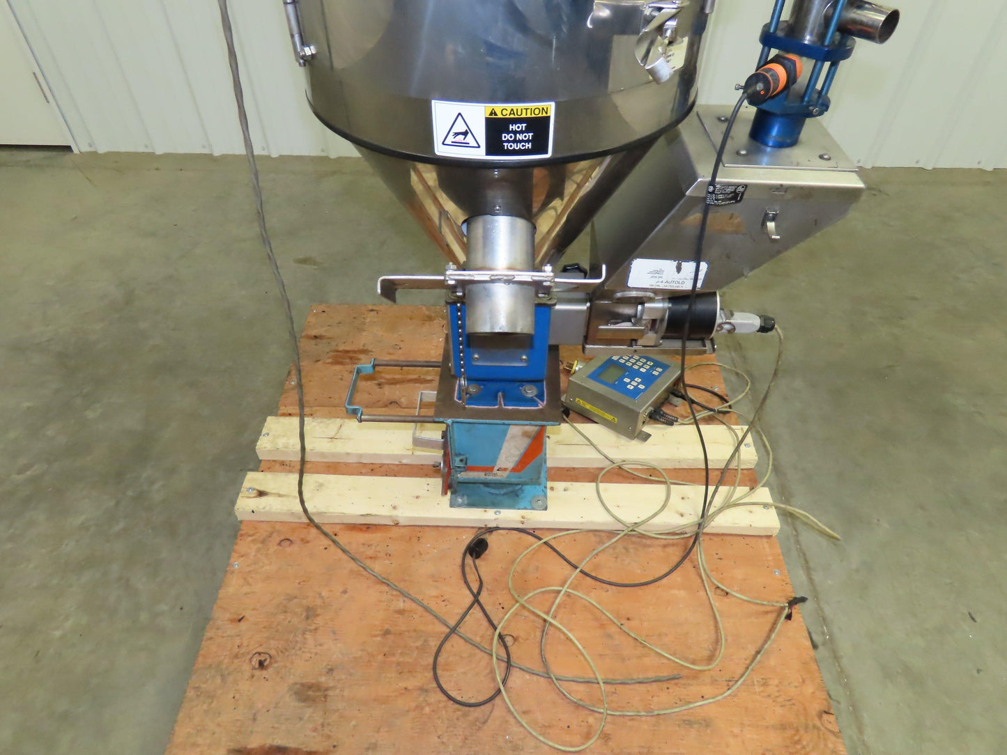 Una-Dyn TSC-100 Solid Cone Hopper, Insulated, Stainless W/Autoload OS-10 Feeder