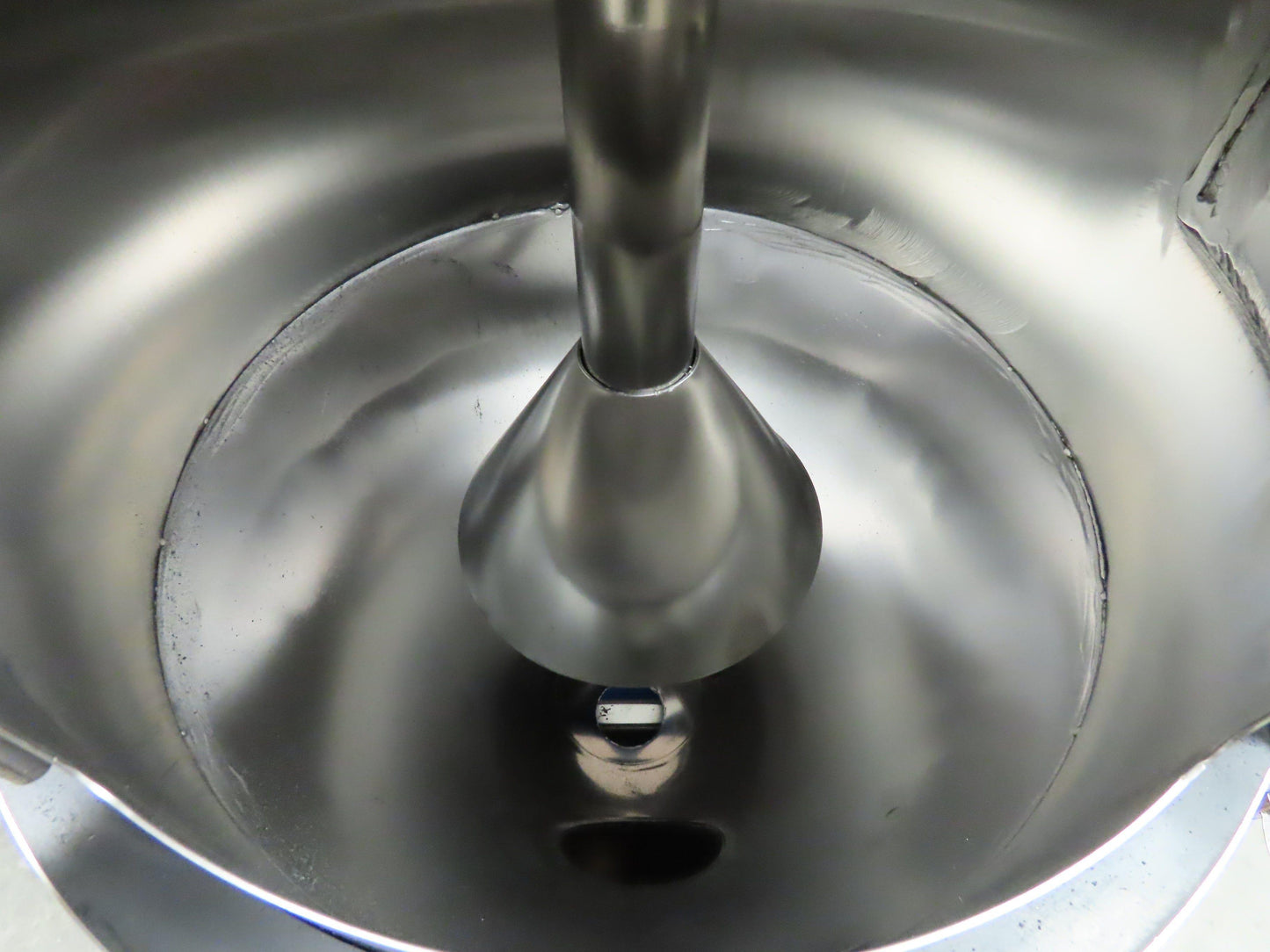 Una-Dyn TSC-100 Solid Cone Hopper, Insulated, Stainless W/Autoload OS-10 Feeder