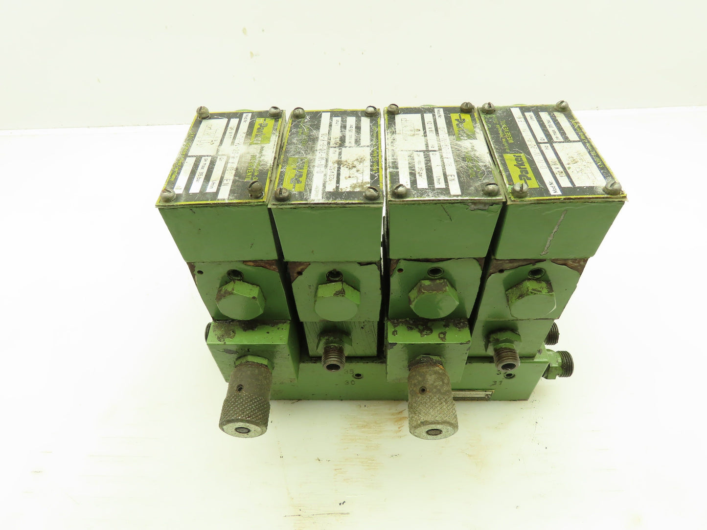 Parker D1VW Hydraulic Directional Flow Control Solenoid Valve Stack 120V GREEN
