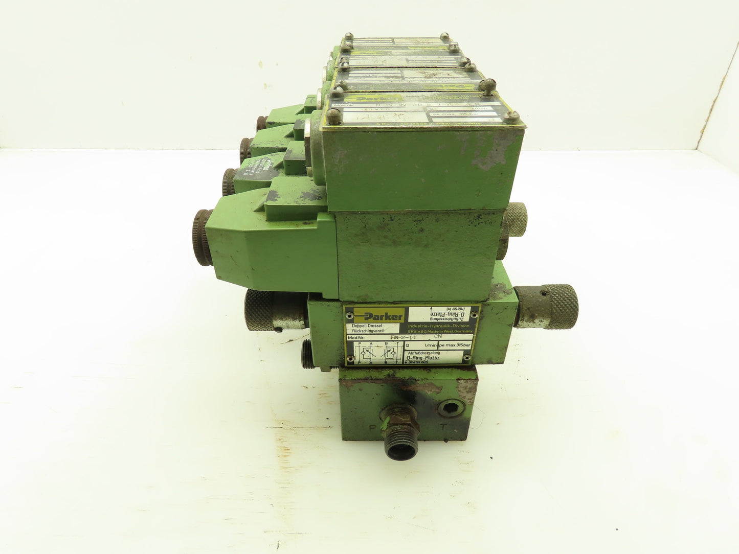 Parker D1VW Hydraulic Directional Flow Control Solenoid Valve Stack 120V GREEN