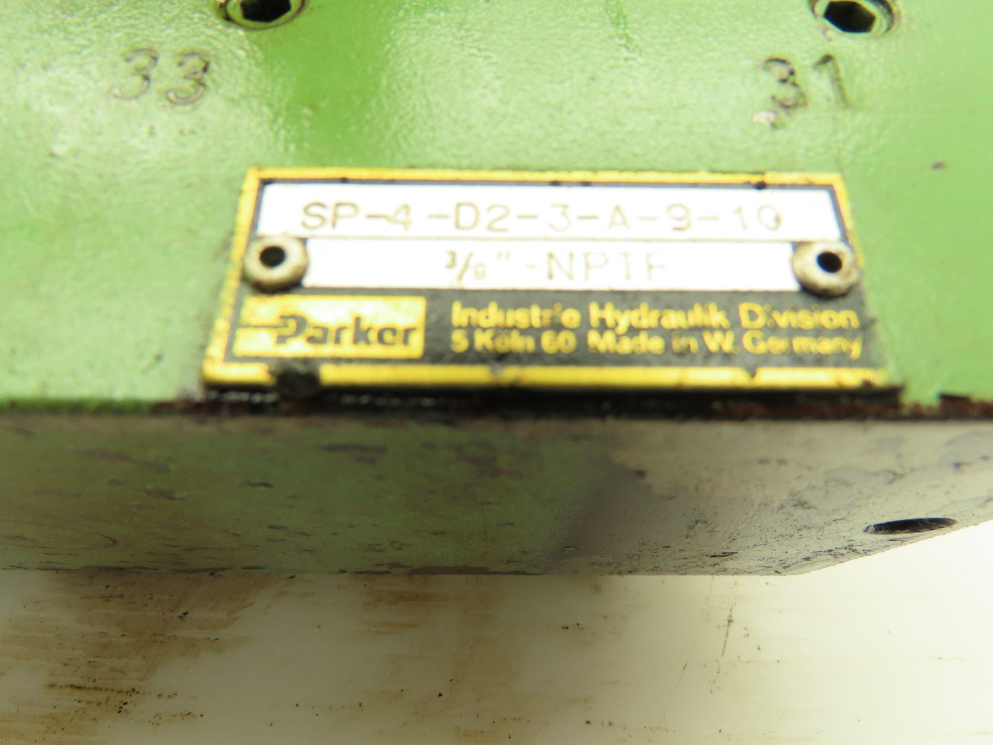 Parker D1VW Hydraulic Directional Flow Control Solenoid Valve Stack 120V GREEN