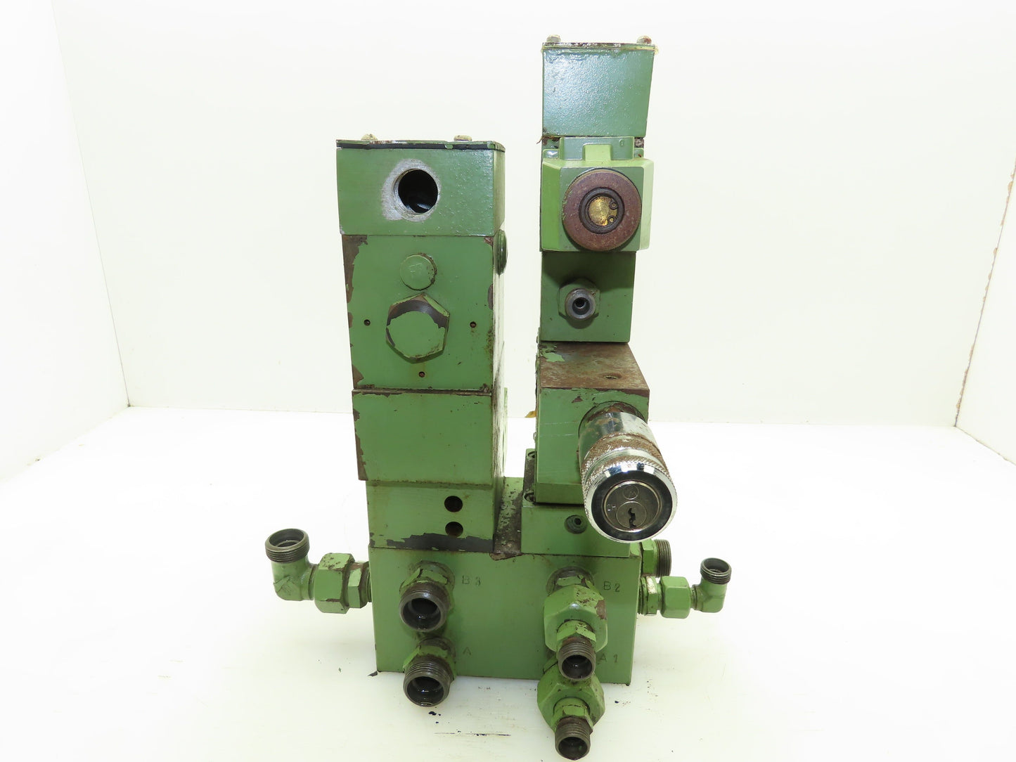 Parker D1VW / D3W Hydraulic Directional Flow Control Solenoid Valve Stack GREEN