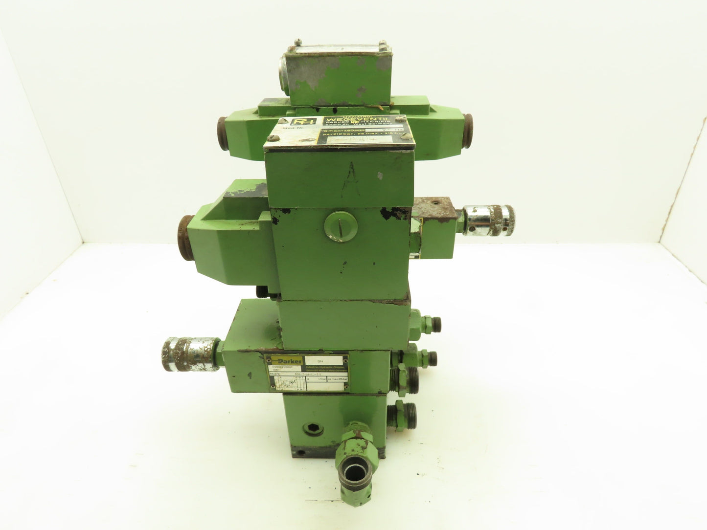 Parker D1VW / D3W Hydraulic Directional Flow Control Solenoid Valve Stack GREEN