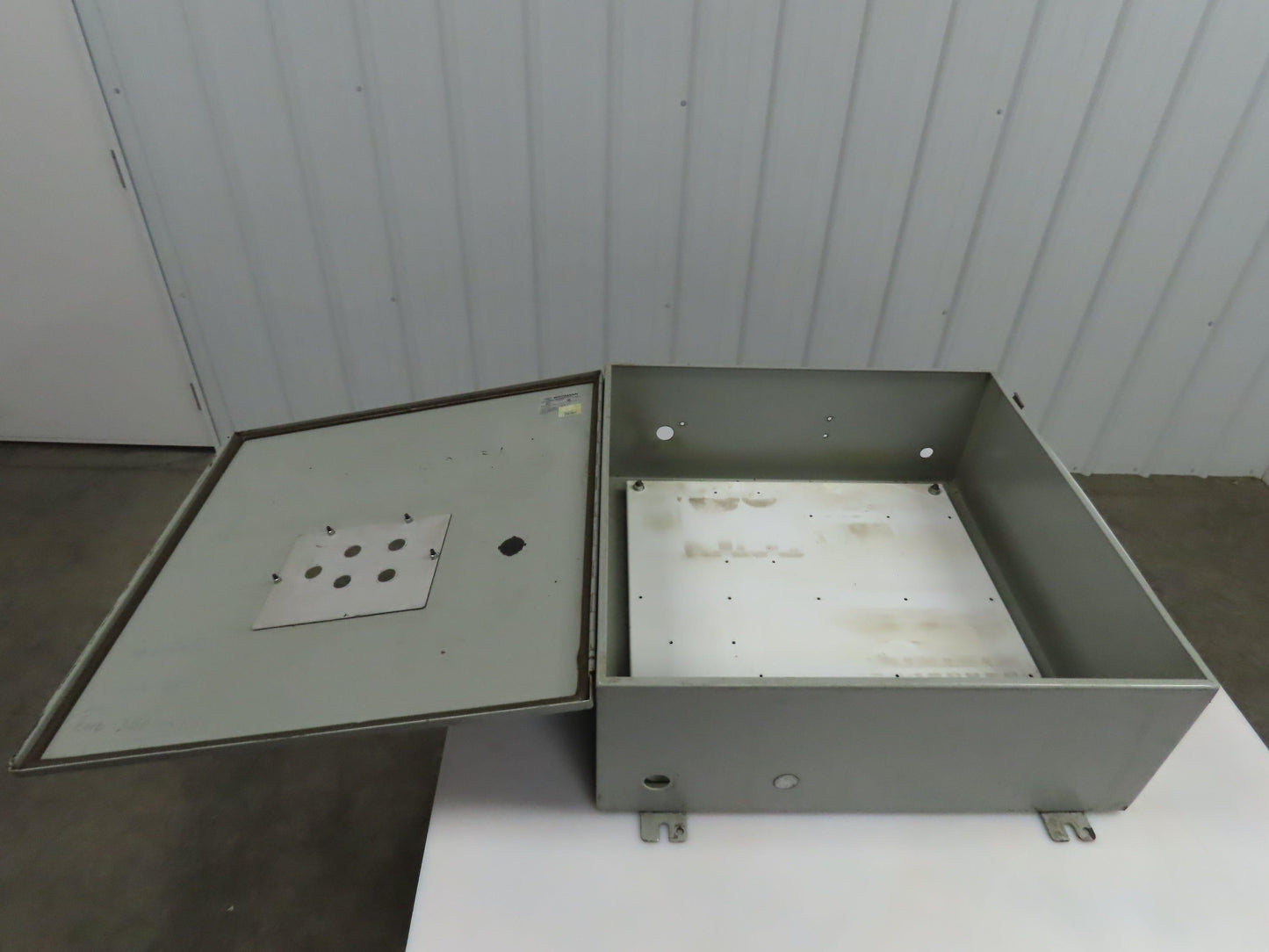 Wiegmann B242409CH Electrical Enclosure w/ Backplate 24x24x9"