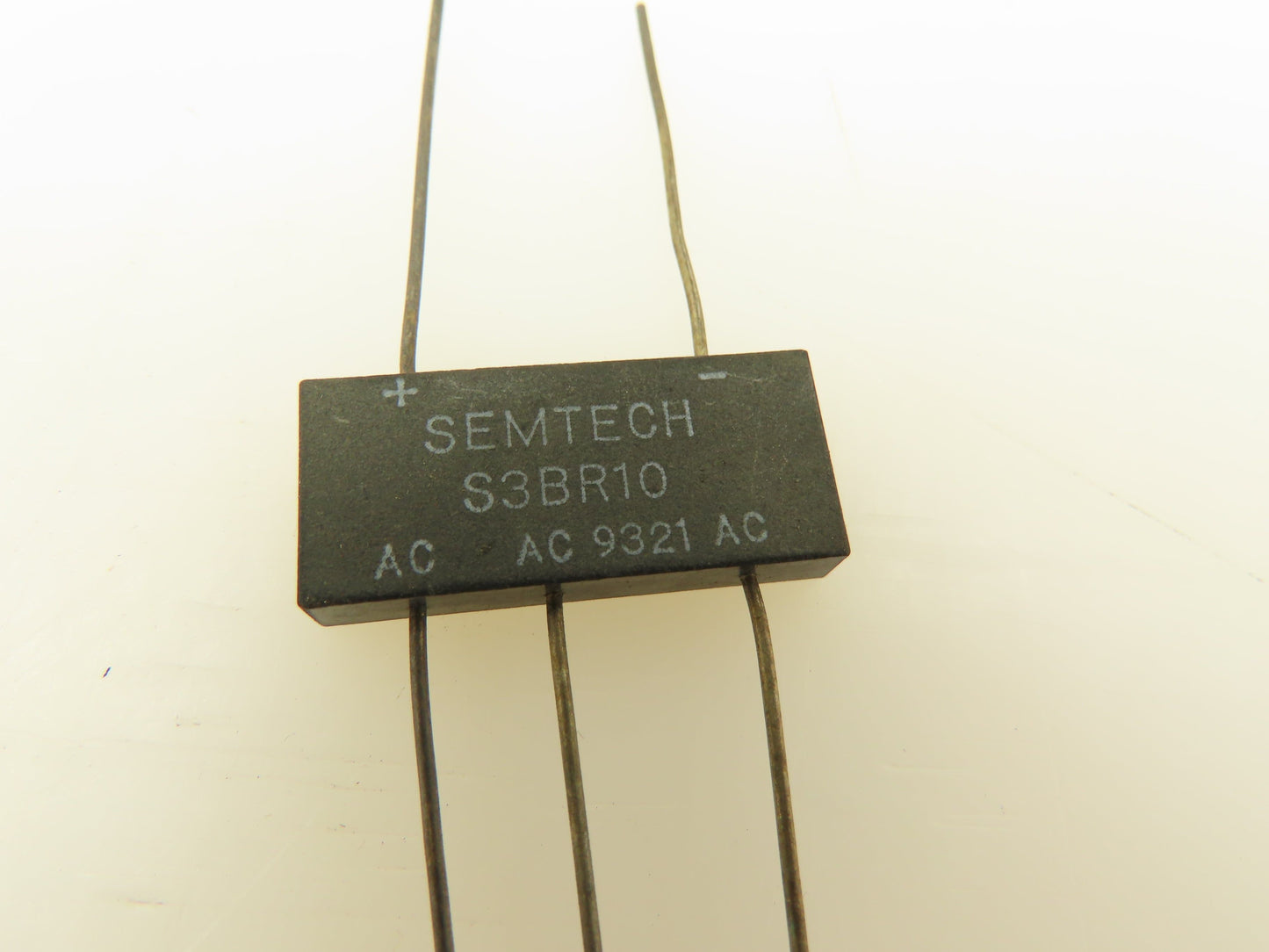 Semtech S3BR10 Bridge & Diodes Rectifiers Three-Phase Bridge 2A 1KV