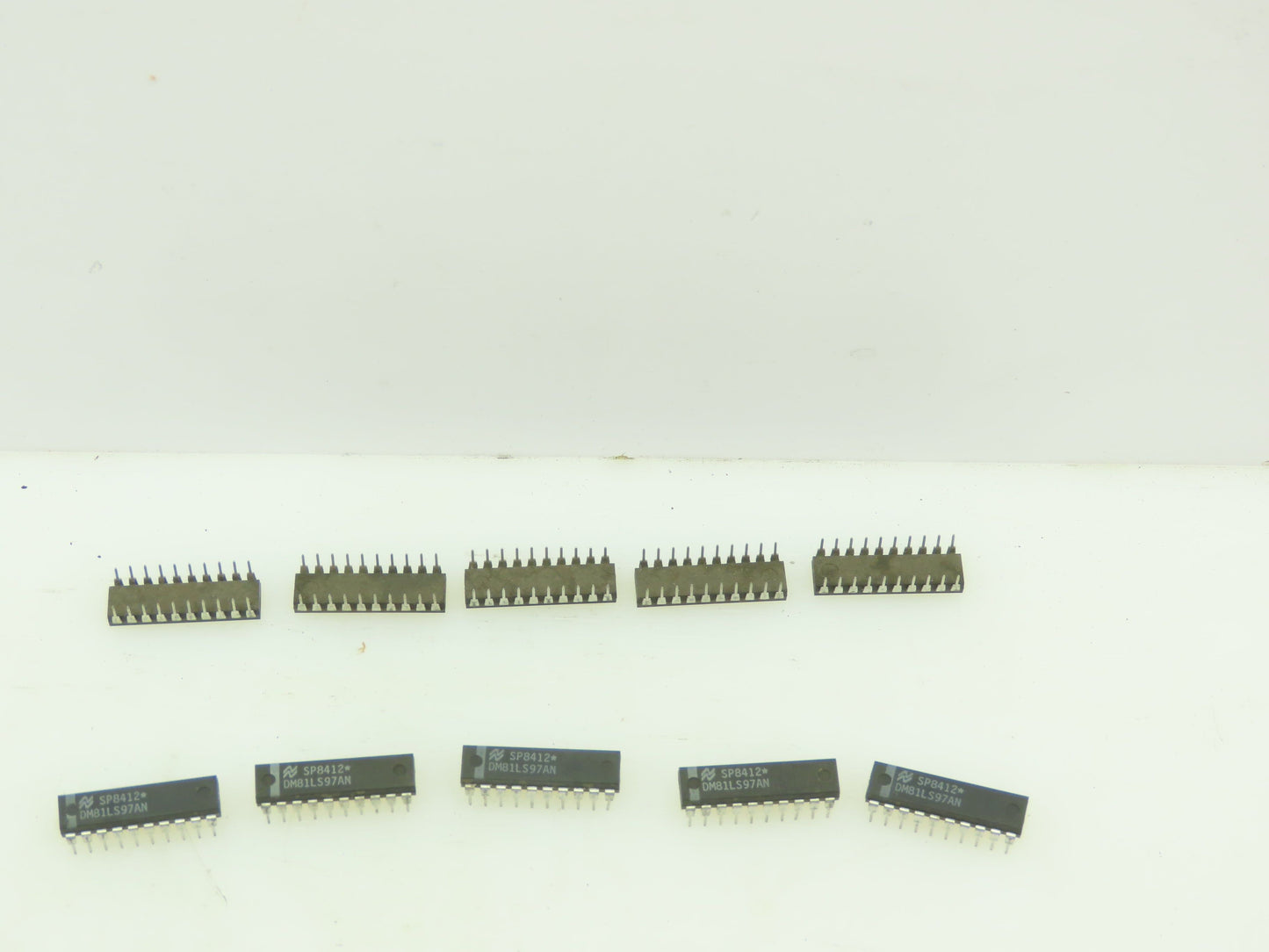 Buffers/Line Driver DM81LS97AN  3-State Octal Buffer DIP 20-Pin LOT OF 10