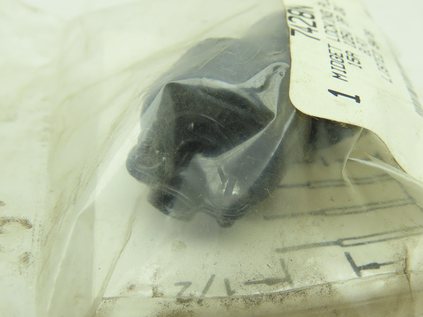Arrow Hart 7428N Midget Locking Plug 15A 125V 2P 2W  LOT OF 4
