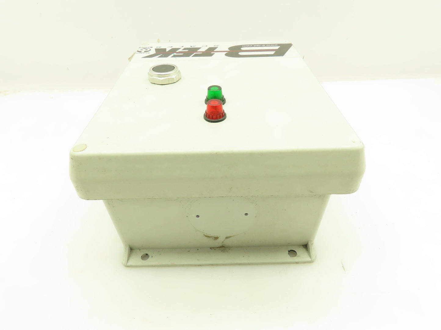 Vynckier VJ1008HWPL2 Fiberglass Sealed Enclosure W/ Stainless Back Plate