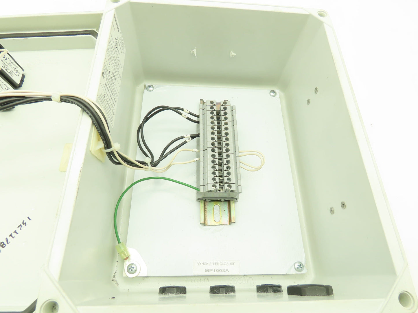 Vynckier VJ1008HWPL2 Fiberglass Sealed Enclosure W/ Stainless Back Plate