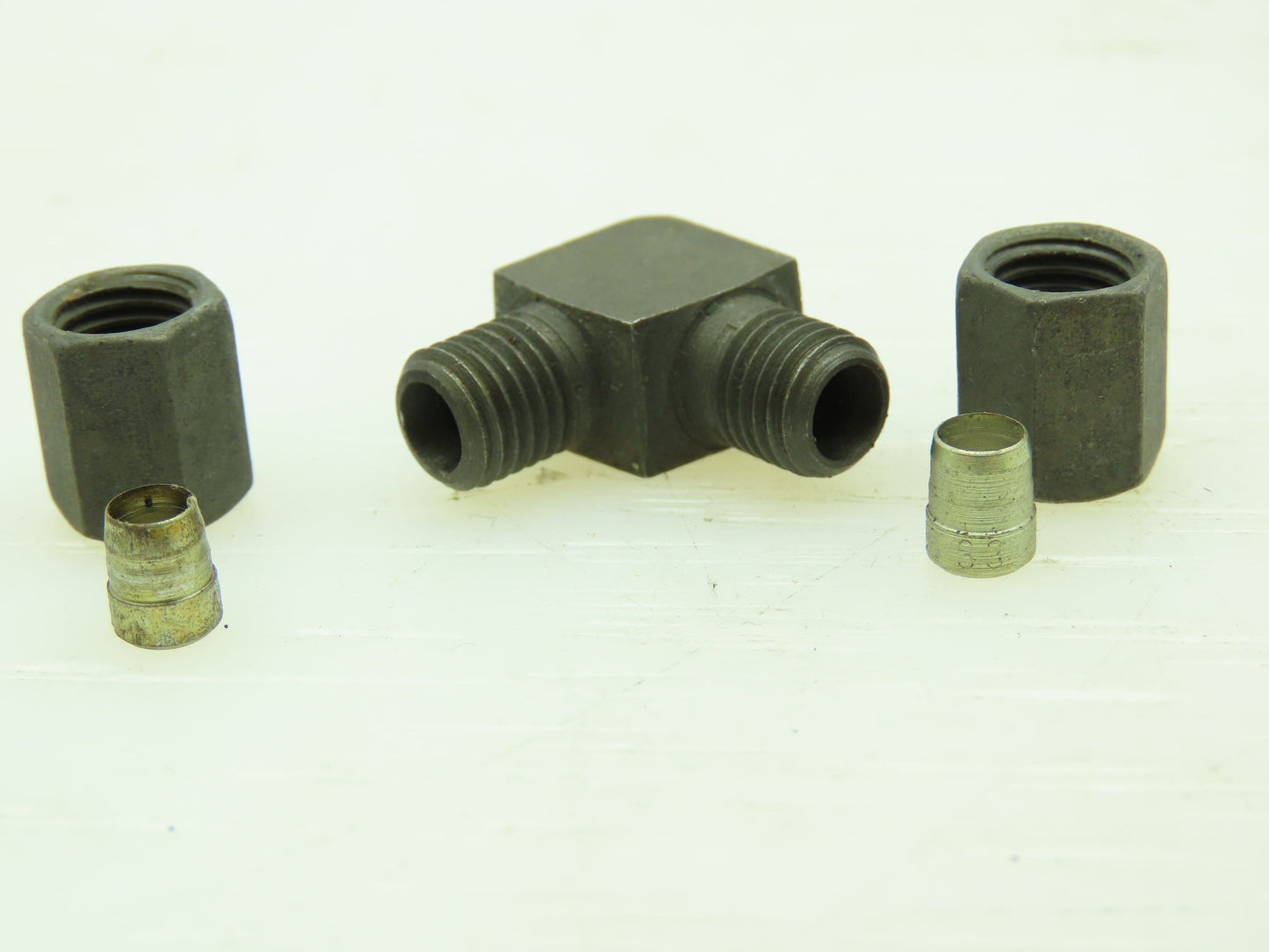 VOSS Steel Flareless Metric 90° Union Compression Elbow 4mm Tube  LOT OF 10