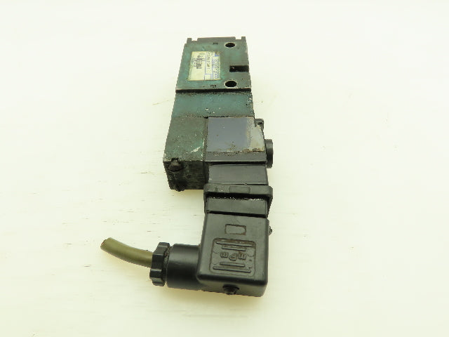 MAC 812C-PM-111CA-112 Pneumatic Solenoid Valve 150PSI 1/4"NPT 120V Coil 2-Way