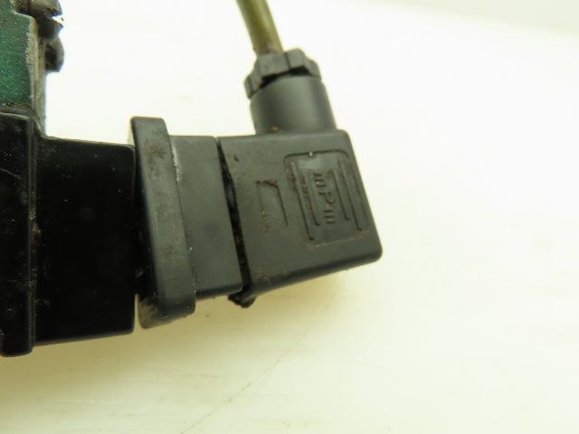 MAC 812C-PM-111CA-112 Pneumatic Solenoid Valve 150PSI 1/4"NPT 120V Coil 2-Way