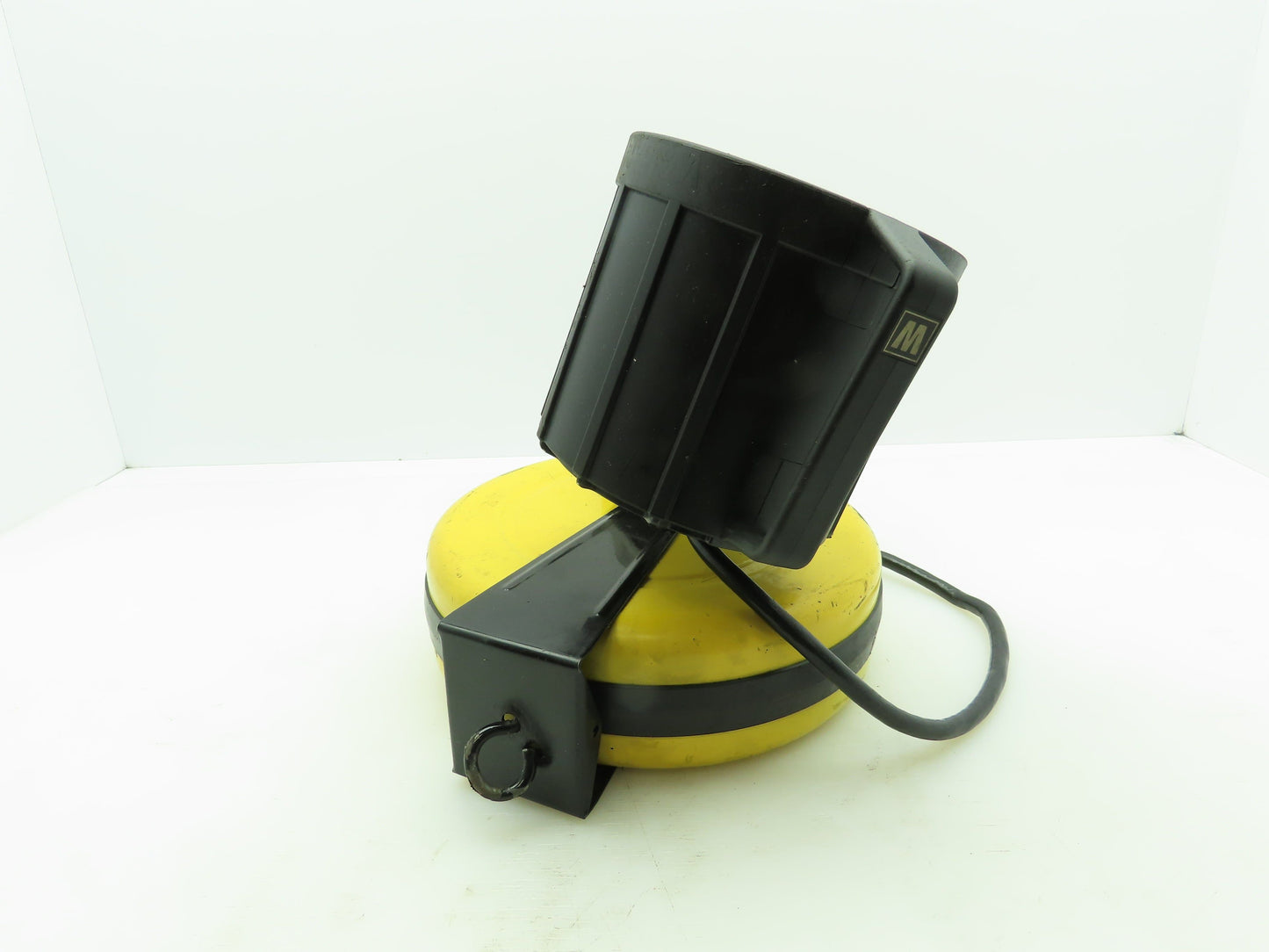 Waldmann HGWK-70-24VAC  60W Halogen Machine Light Magnetic Base 30' Reel Retract