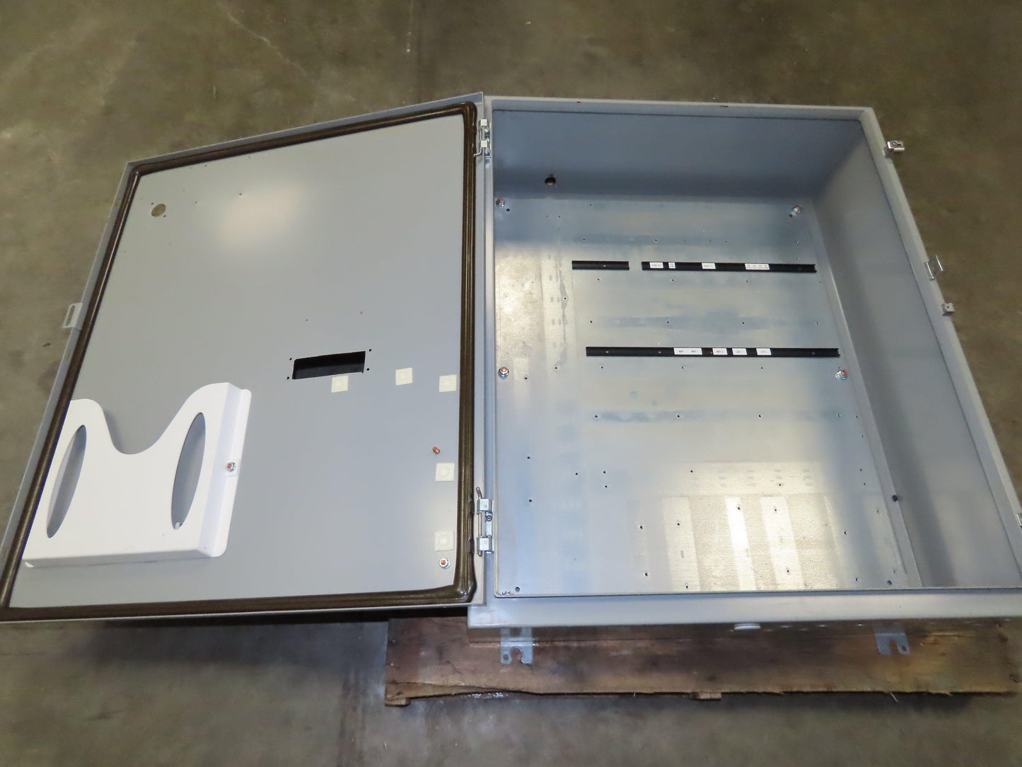 Saginaw SCE-36H3010LP Electrical Enclosure 36x30x10" Backplate Knockouts