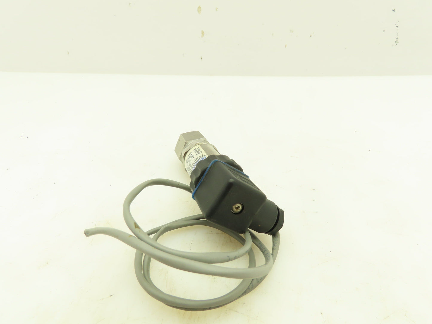 WIKA 891.23.520 Type S-11 Pressure Transmitter Switch 0-3000 PSI 10-30VDC  1/4"
