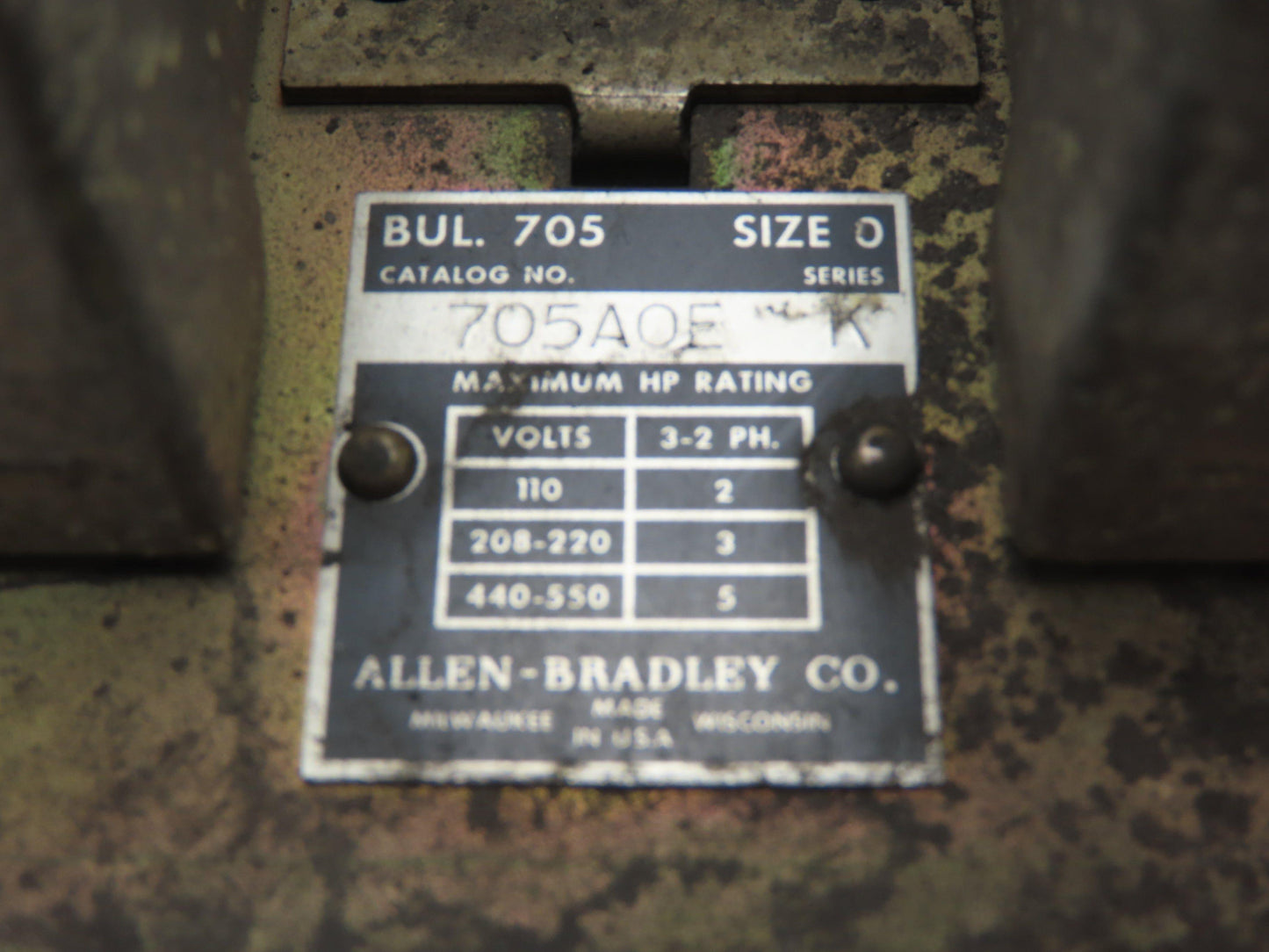 Allen Bradley 705AOE Ser K Reversing Motor Starter 3-Pole 550V 120V Coil  Size 0