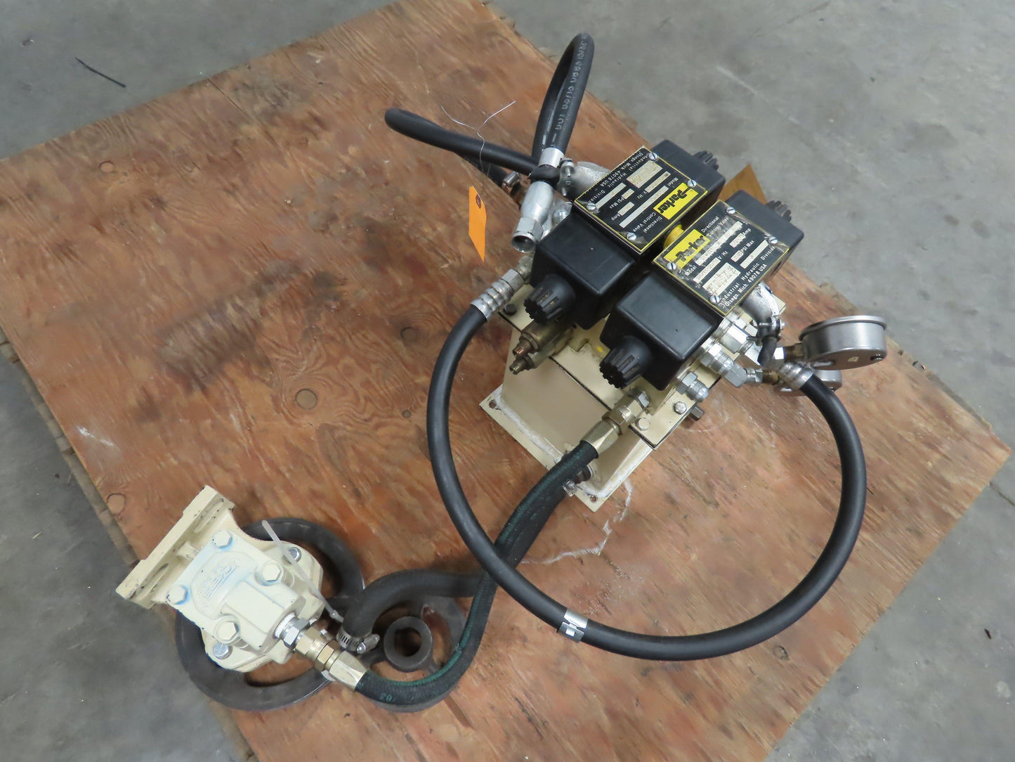 Vickers V10-1P6P-1C20 Hydraulic Vane Pump 1.5Gal Reservoir D3W3CY Control Valves