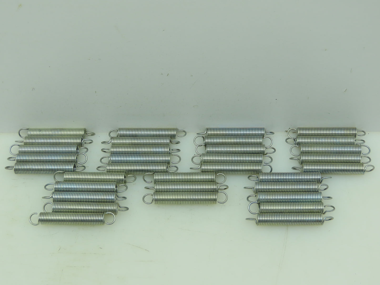 Lee Spring LE-049D-09-M 2.5 to 4.3" Music Wire Spring 13LB Zinc Plated Lot of 33