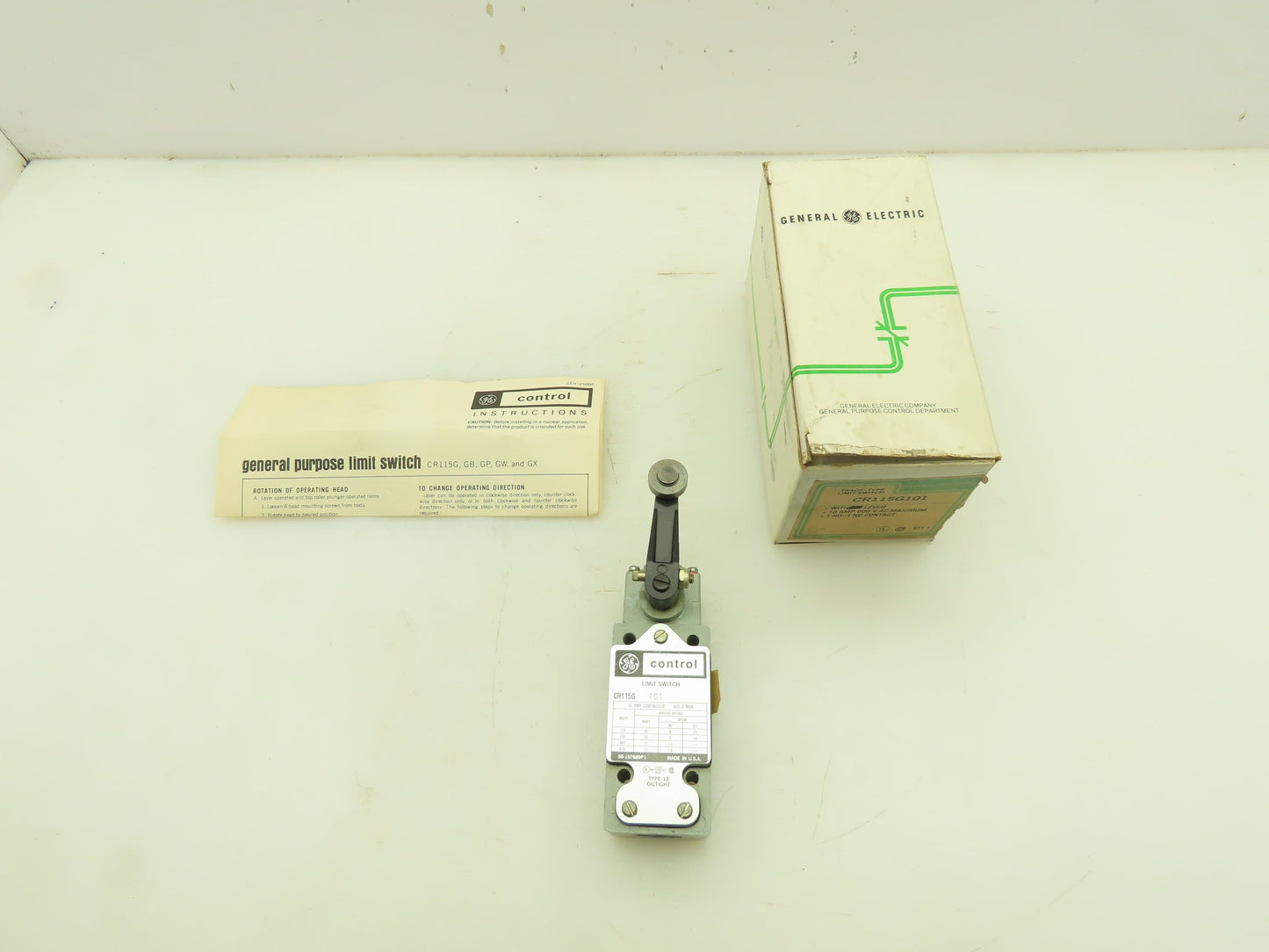 GE General Electric CR115G101 Oiltight Limit Switch 10A 600V w/Lever