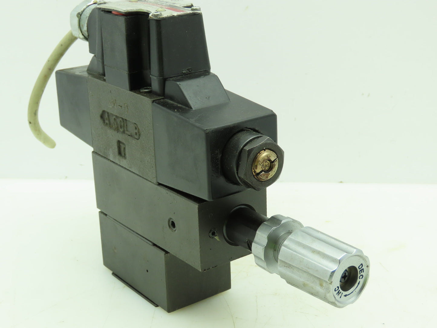 Daikin Kogyo Solenoid Controlled Hydraulic Valve Stack W/ Check and Reducing