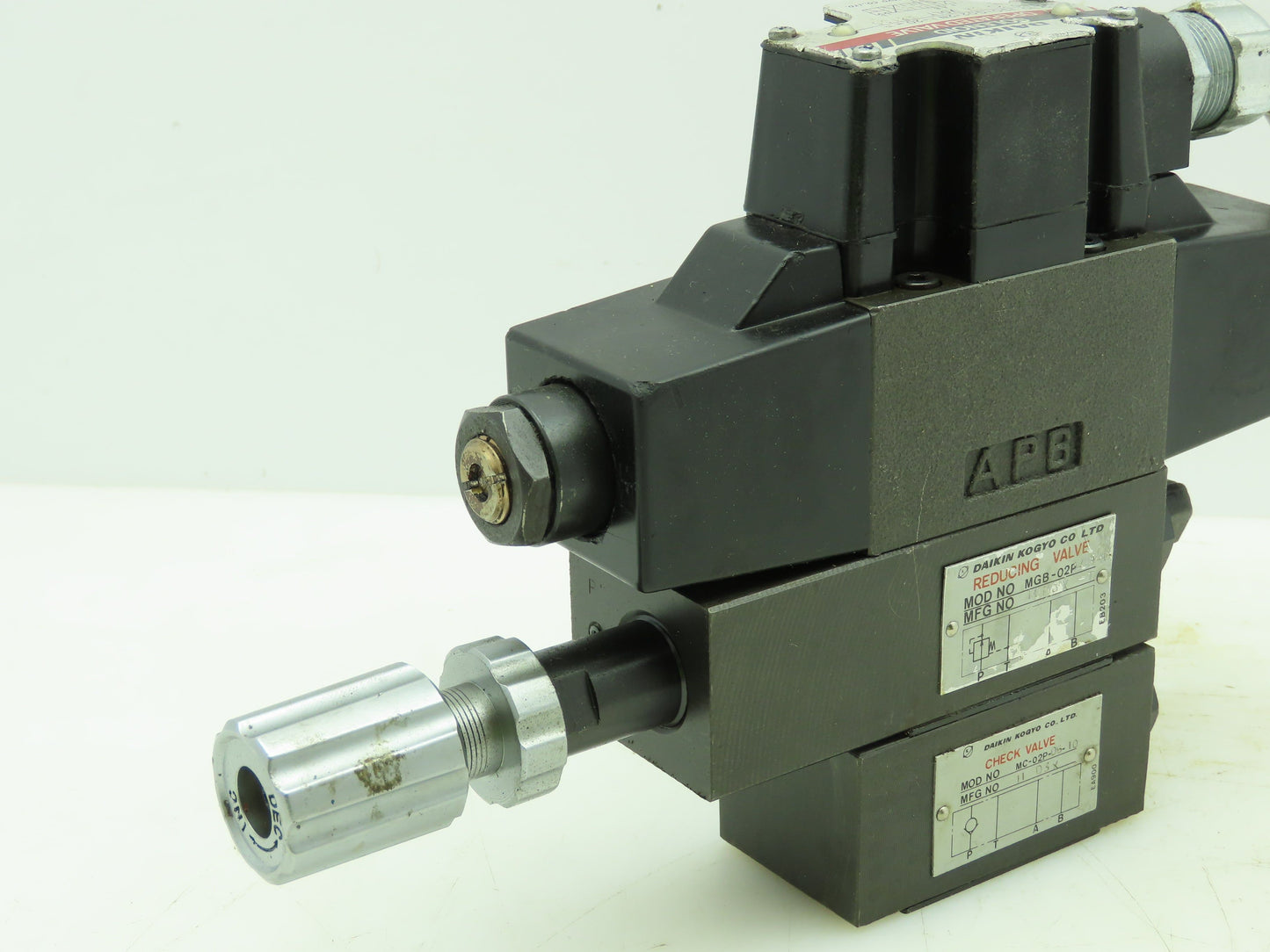 Daikin Kogyo Solenoid Controlled Hydraulic Valve Stack W/ Check and Reducing