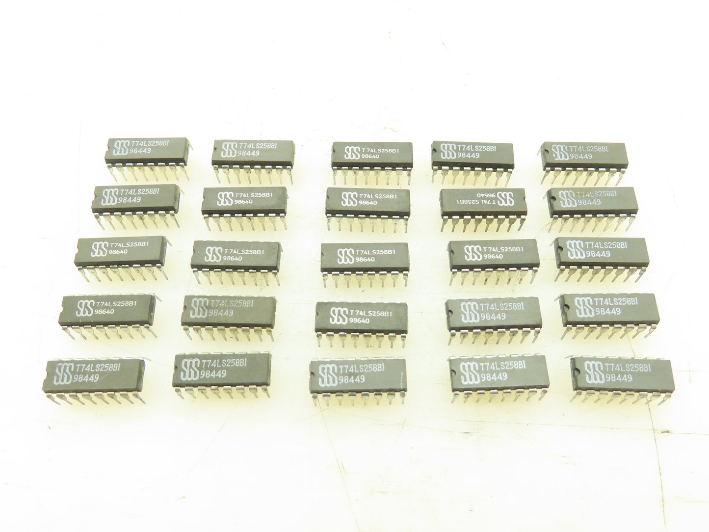 SGS Thomson T74LS258B1 Quad 2-Input Multiplexer /3-State Output 16-Dip LOT OF 25