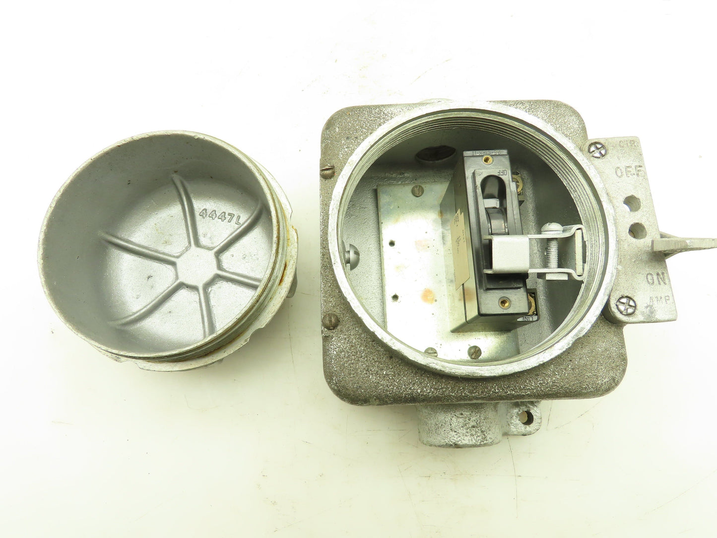 Crouse Hinds GUSC2041-13-5 Explosion Proof Snap Switch 15A 250V Breaker 1" Ports