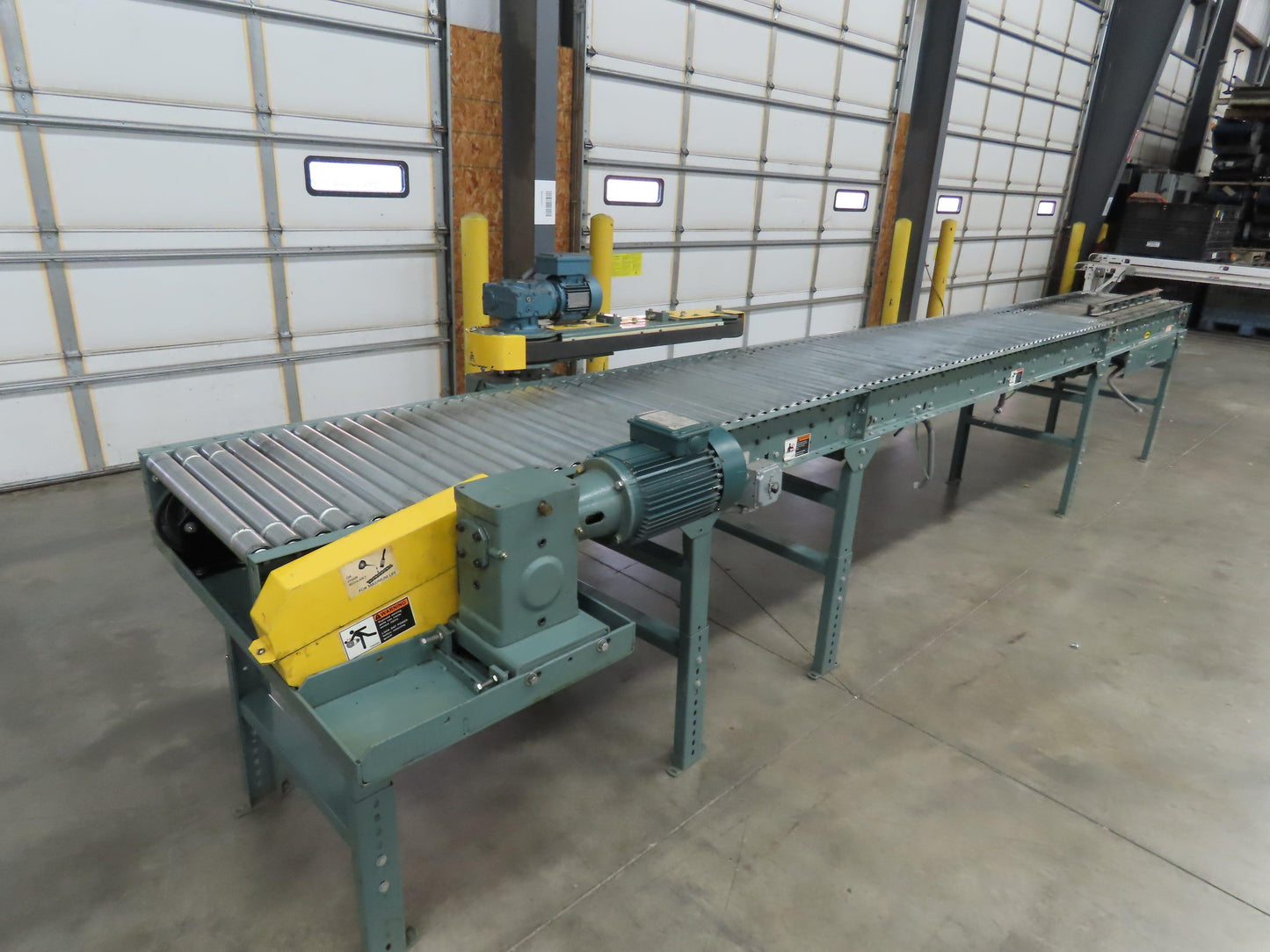 Hytrol 18' 6" x 26" Live Roller Conveyor Accumulator Swing Arm Diverter Sorter