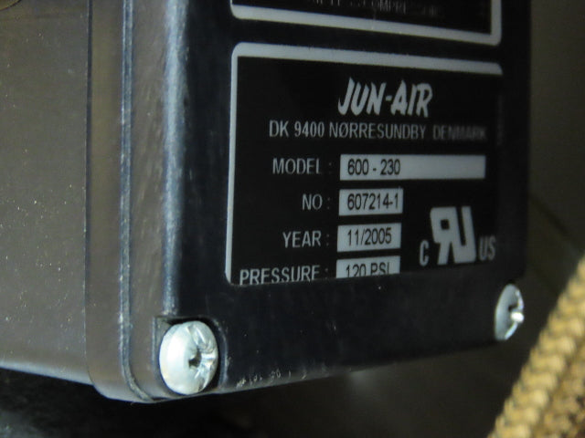 Jun-Air 600-5M Oilless Compressor Vacuum Pump 5L .67Hp 230V 120PSI Quiet Cabinet