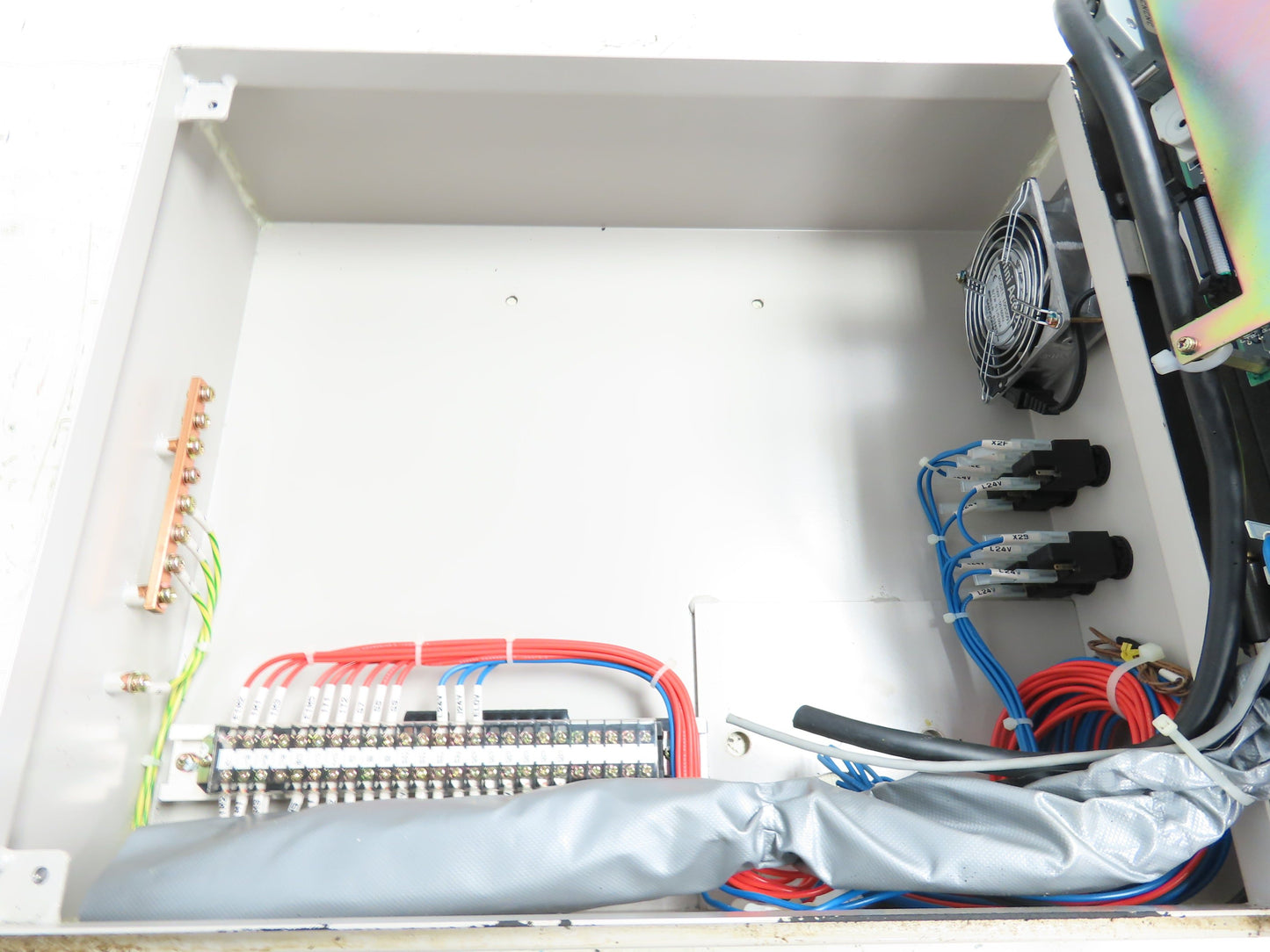 Toyoda GC32 Cylinder Grinding CNC Control Panel Operator Station Servo Operator