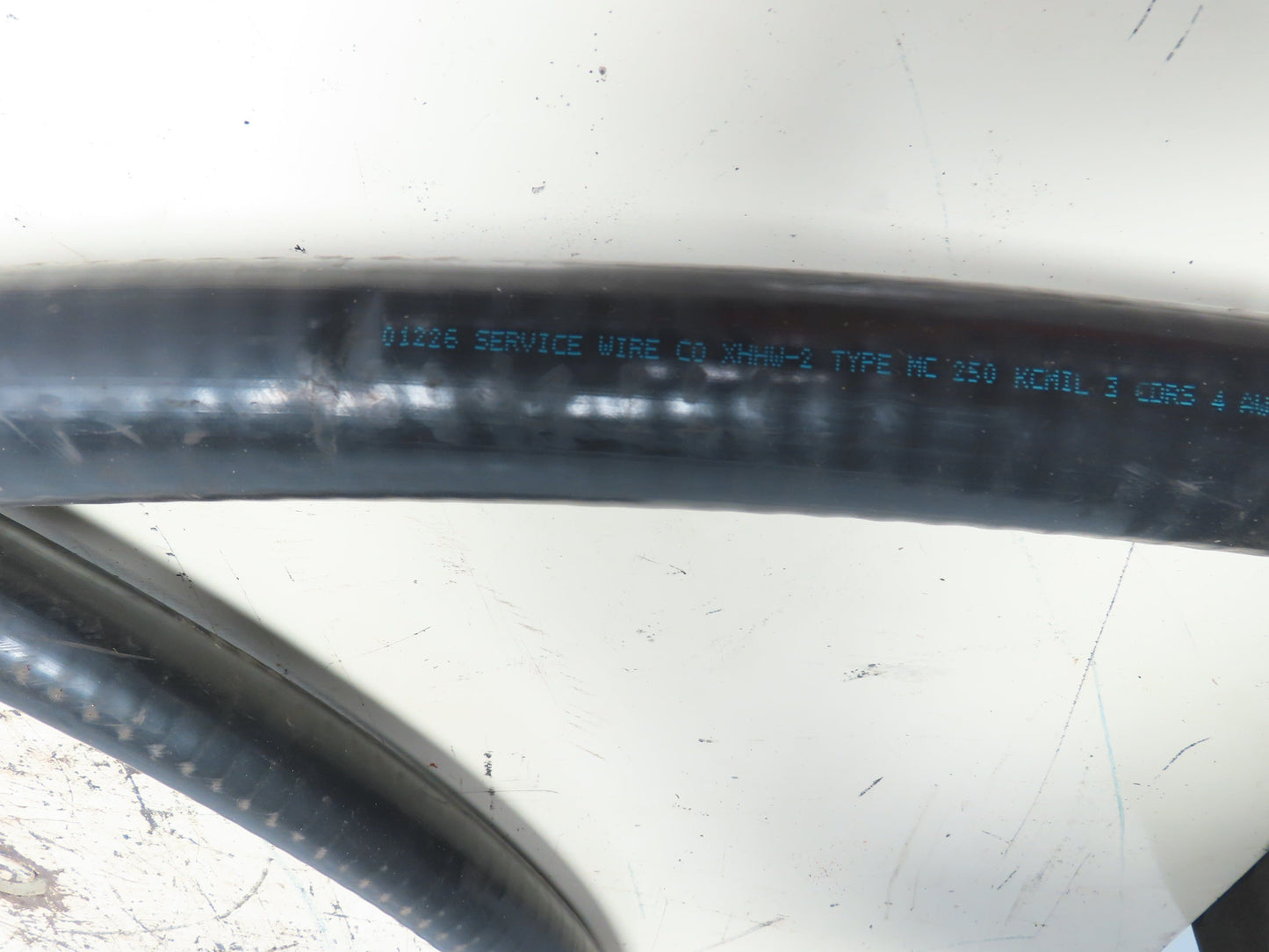 Service Wire Co  XHHW-2 Type MC 250 KCMIL 3 CDRS 4 AWG GND 600V LSZH Jacket 9.5'