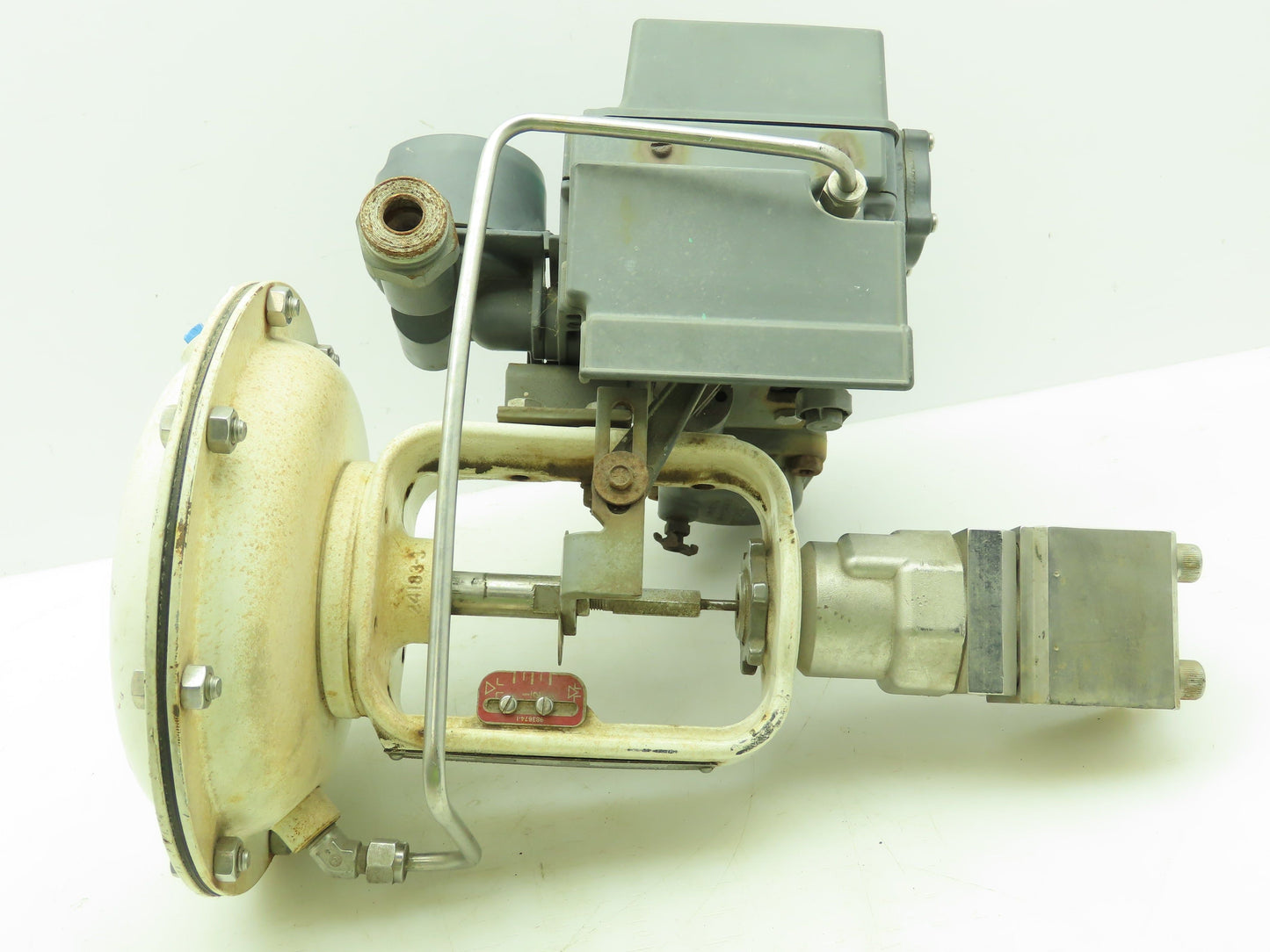 Fisher Pneumatic Diaphragm Valve 1/2" NPT 316SS Fieldvue Positioner DVC5010
